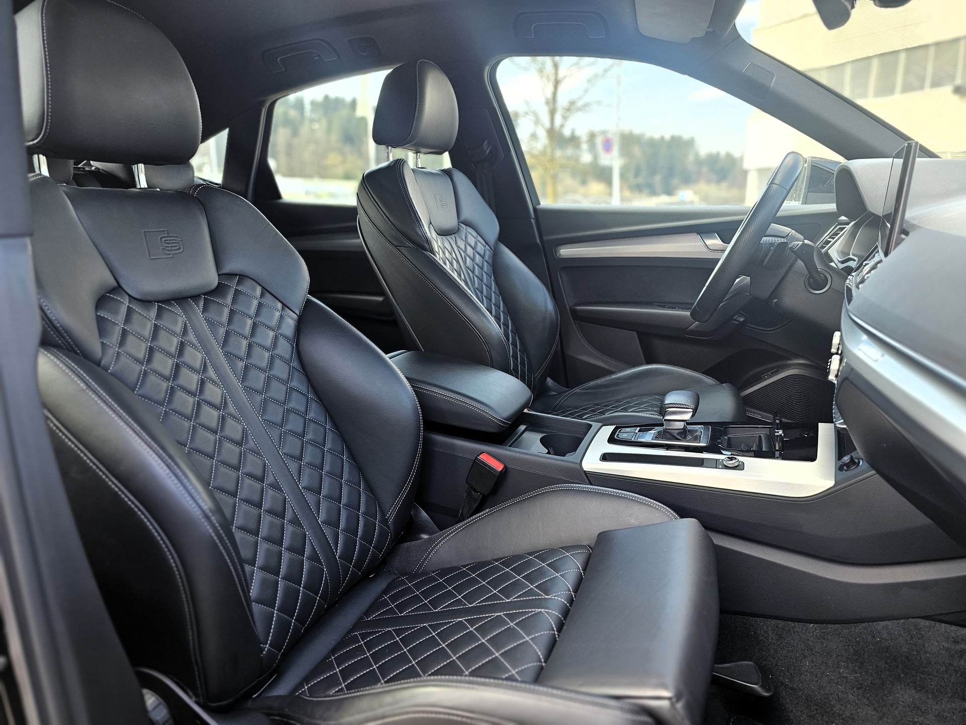 AUDI Q5 Sportback 40 TDI S line quattro S-tronic-image-13