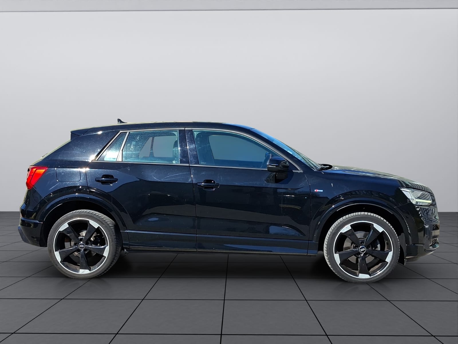 AUDI Q2 2.0 TFSI quattro S-tronic-image-8