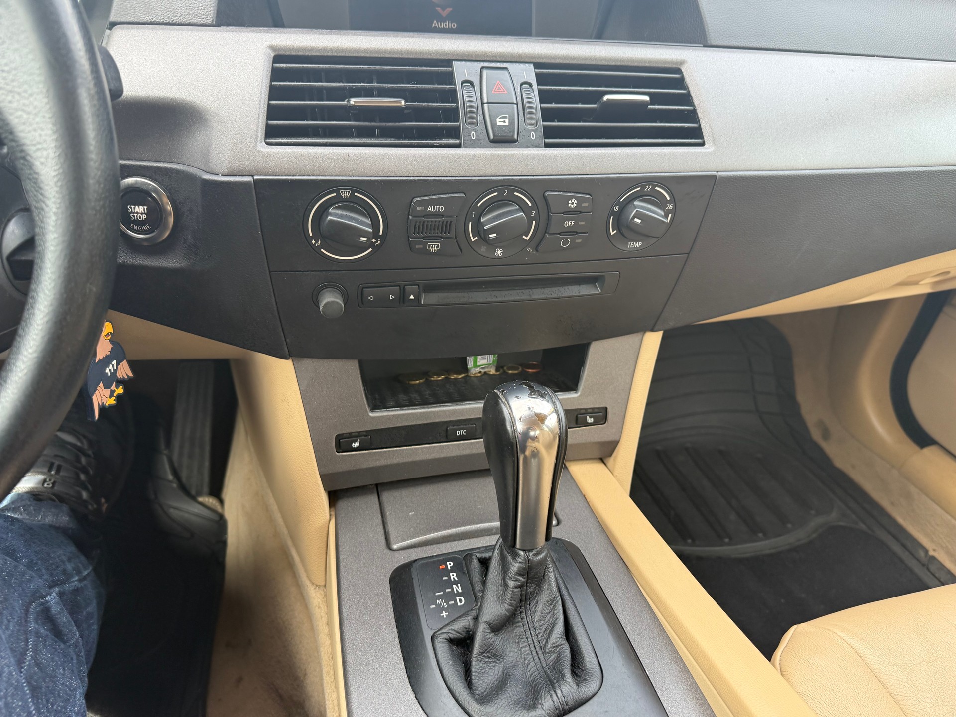 BMW 525xi-image-13