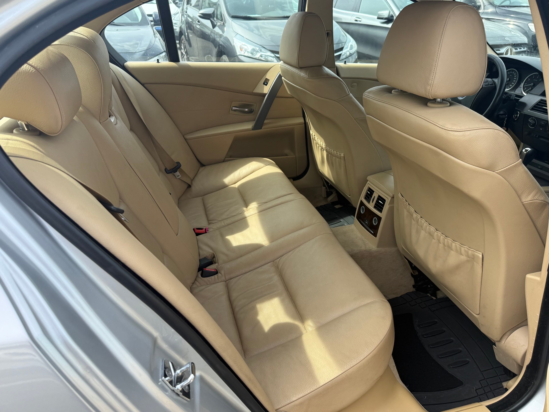 BMW 525xi-image-10