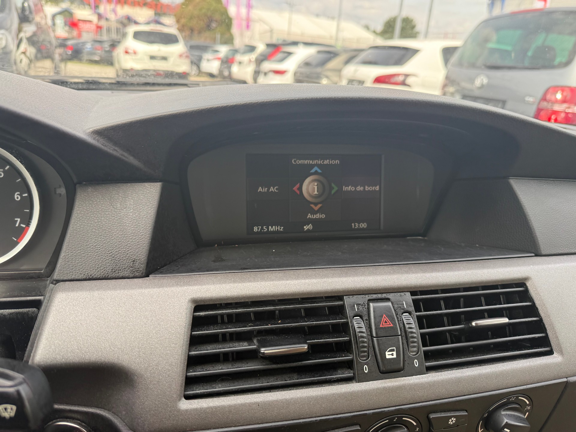 BMW 525xi-image-7