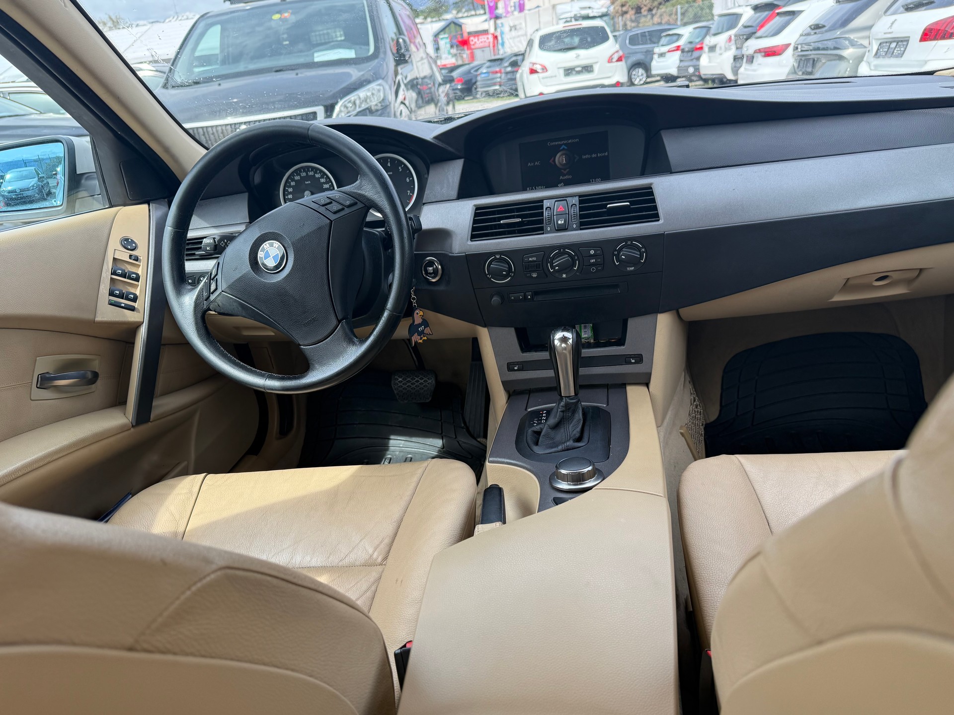 BMW 525xi-image-12