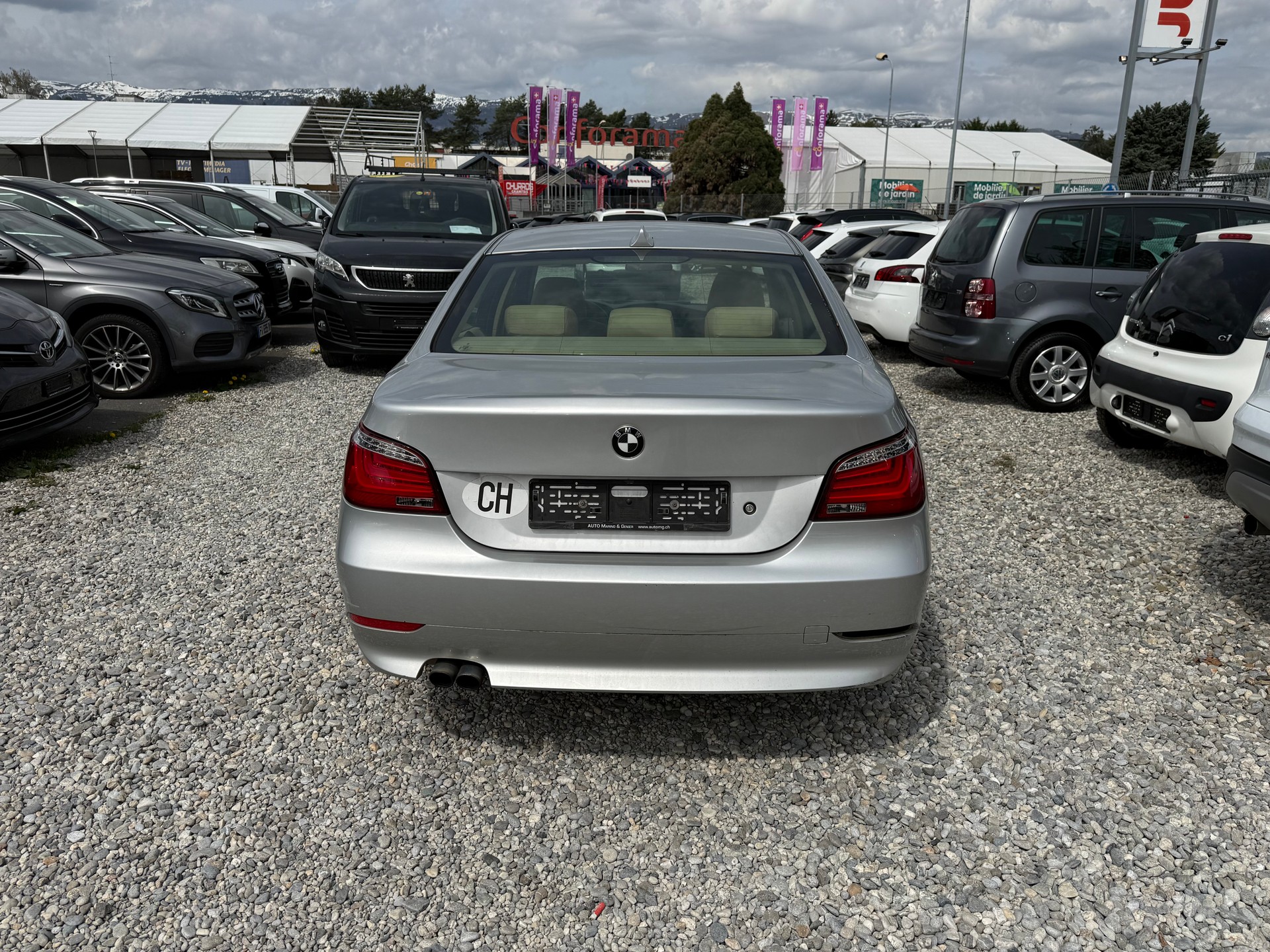 BMW 525xi-image-6