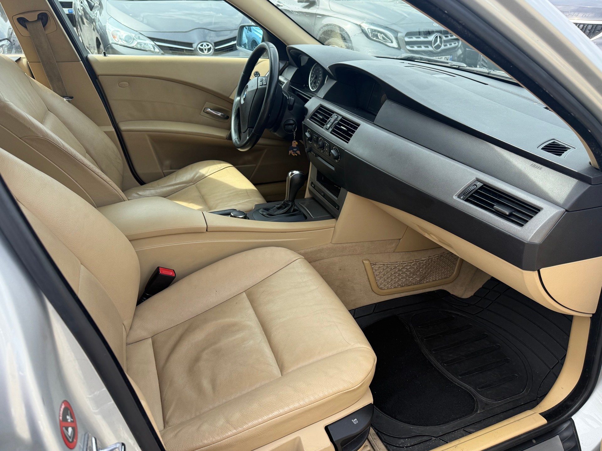BMW 525xi-image-11