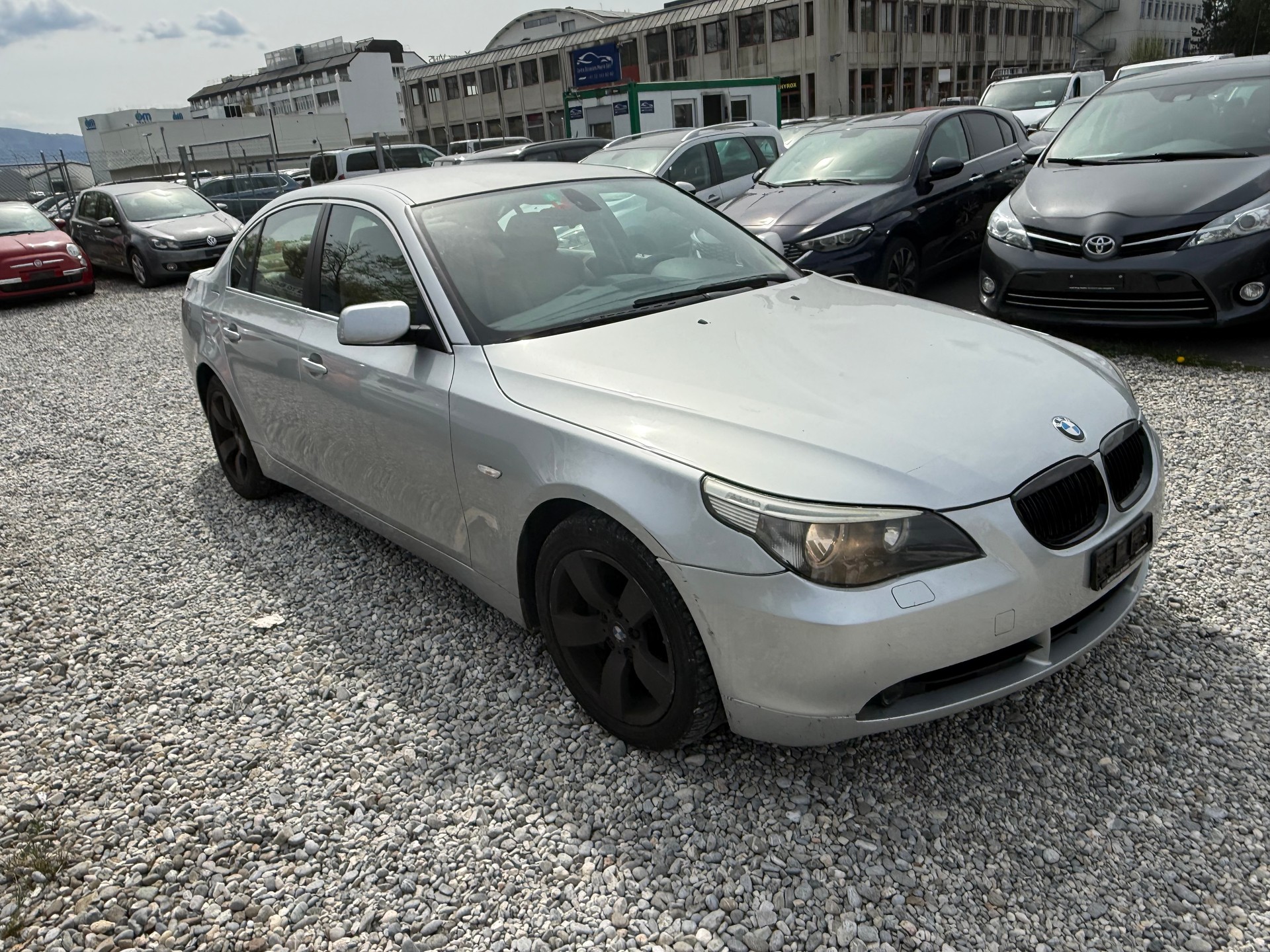 BMW 525xi-image-2