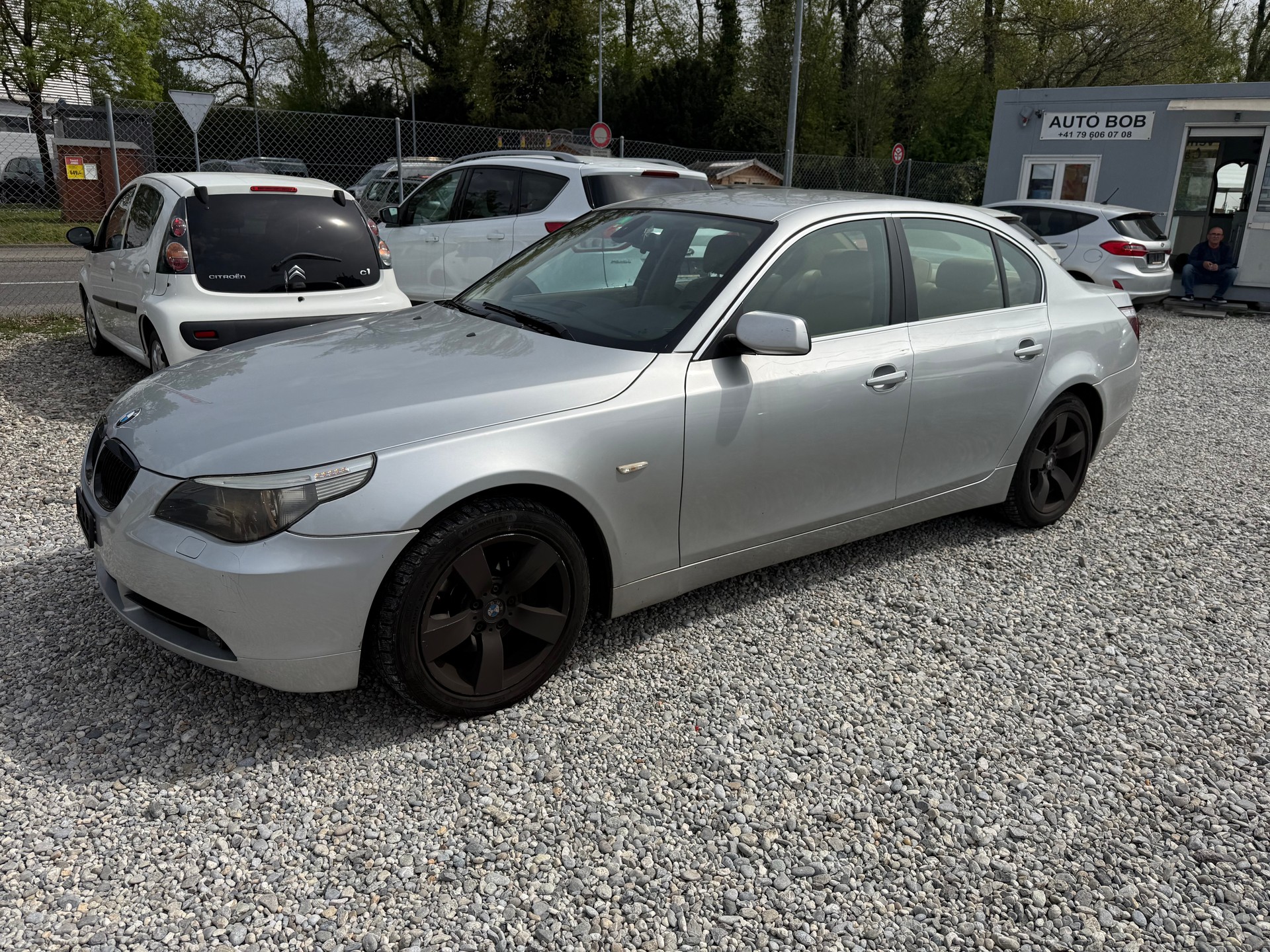 BMW 525xi-image-5