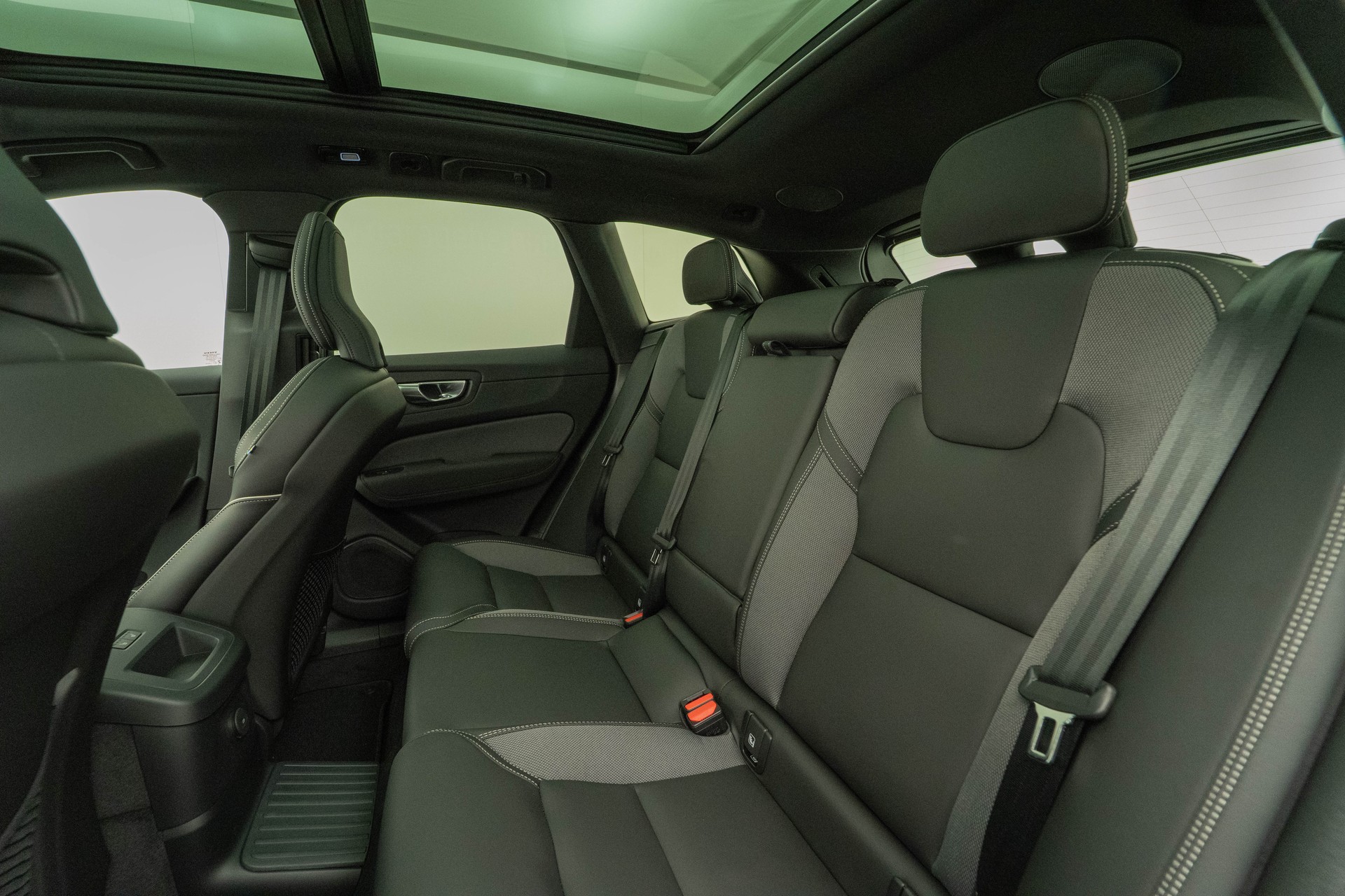 VOLVO XC60 2.0 T6 TE Black Edition eAWD-image-8