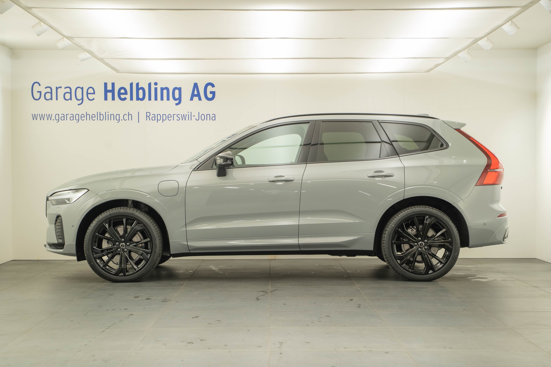 VOLVO XC60 2.0 T6 TE Black Edition eAWD-image-2