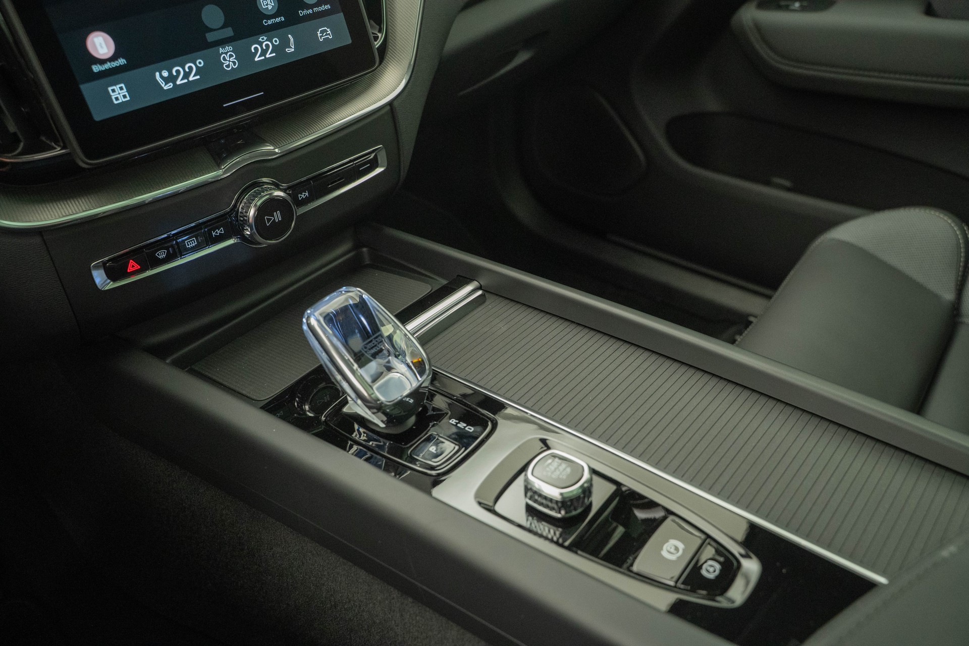 VOLVO XC60 2.0 T6 TE Black Edition eAWD-image-11
