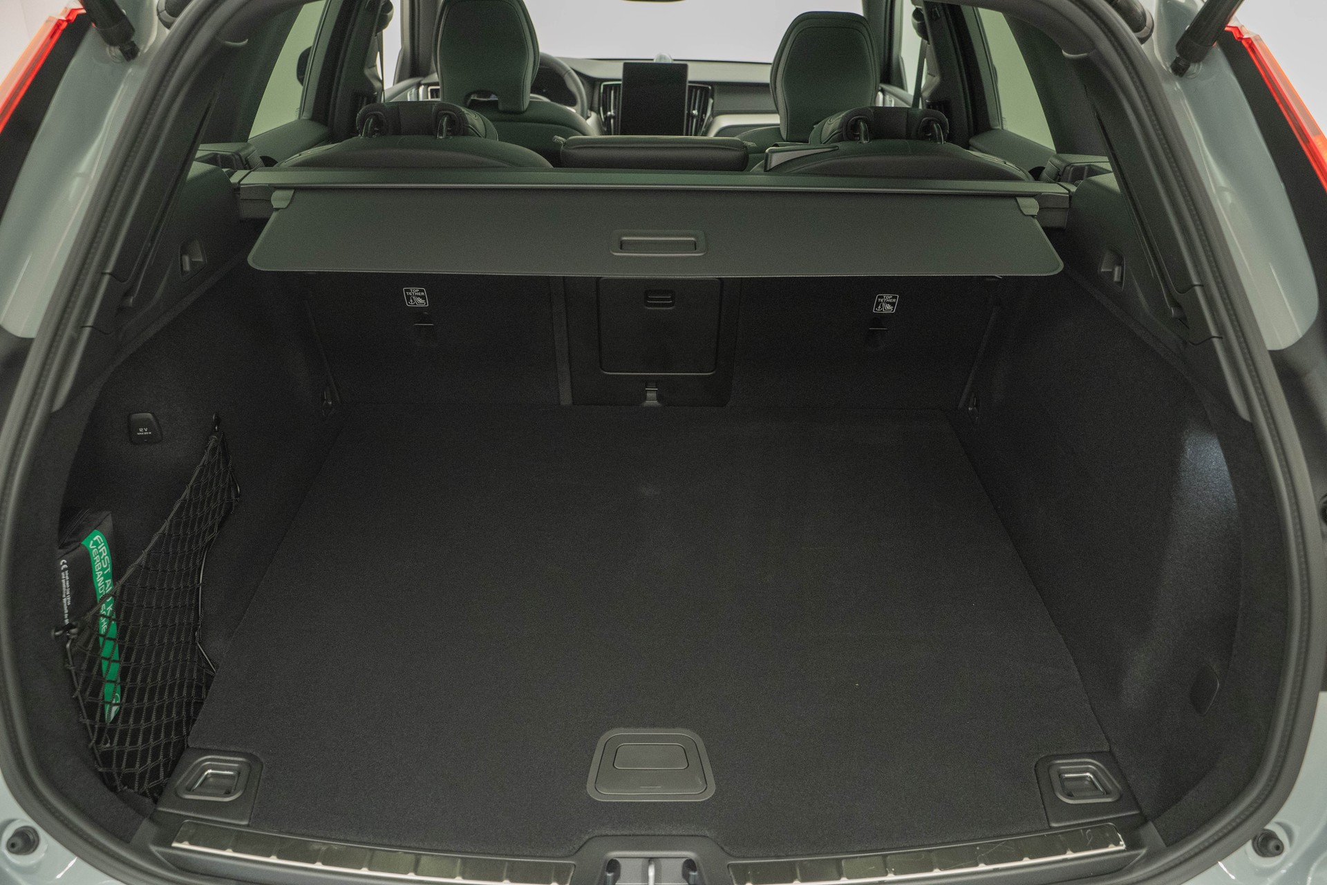 VOLVO XC60 2.0 T6 TE Black Edition eAWD-image-4