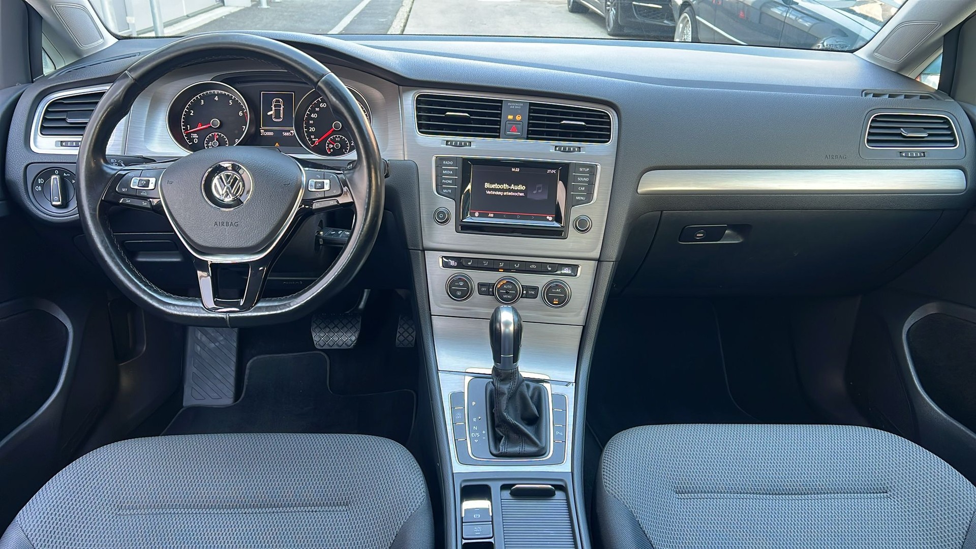 VW Golf 1.4 TSI Lounge DSG-image-8