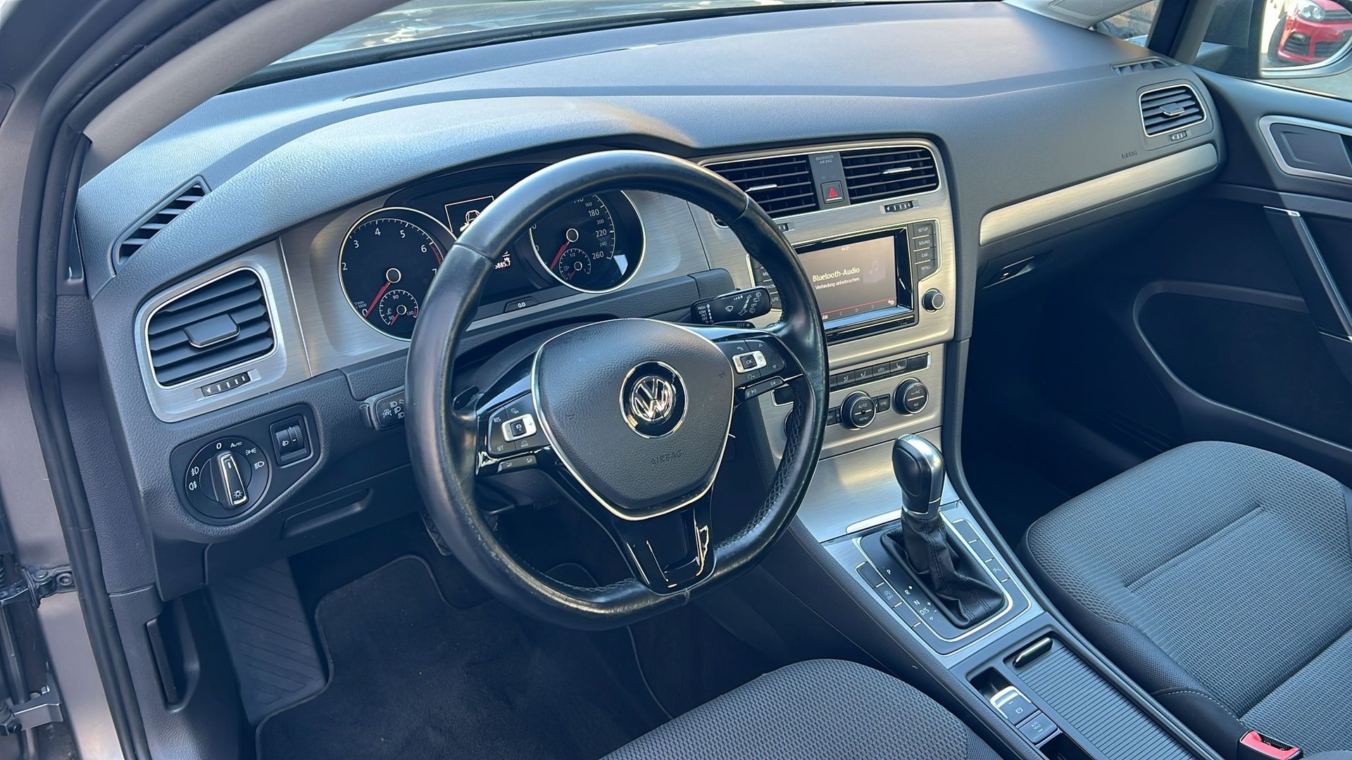 VW Golf 1.4 TSI Lounge DSG-image-11