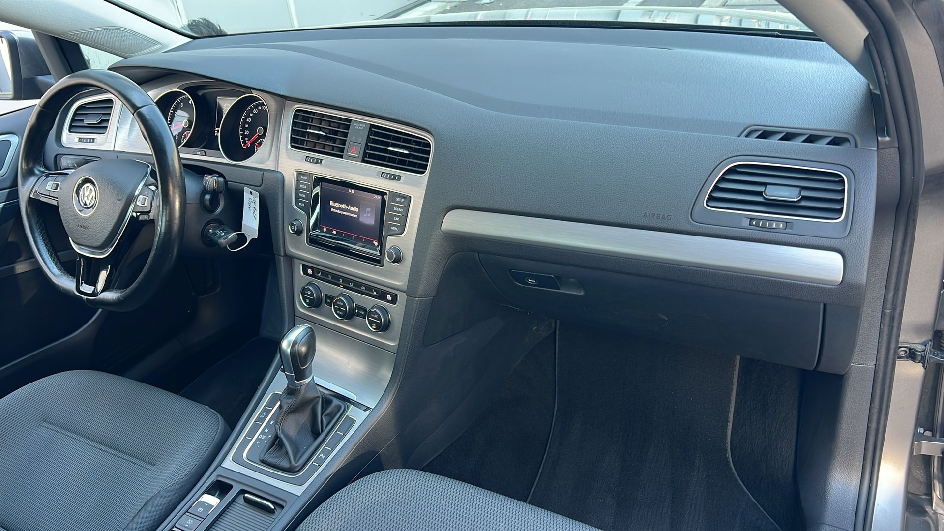 VW Golf 1.4 TSI Lounge DSG-image-13