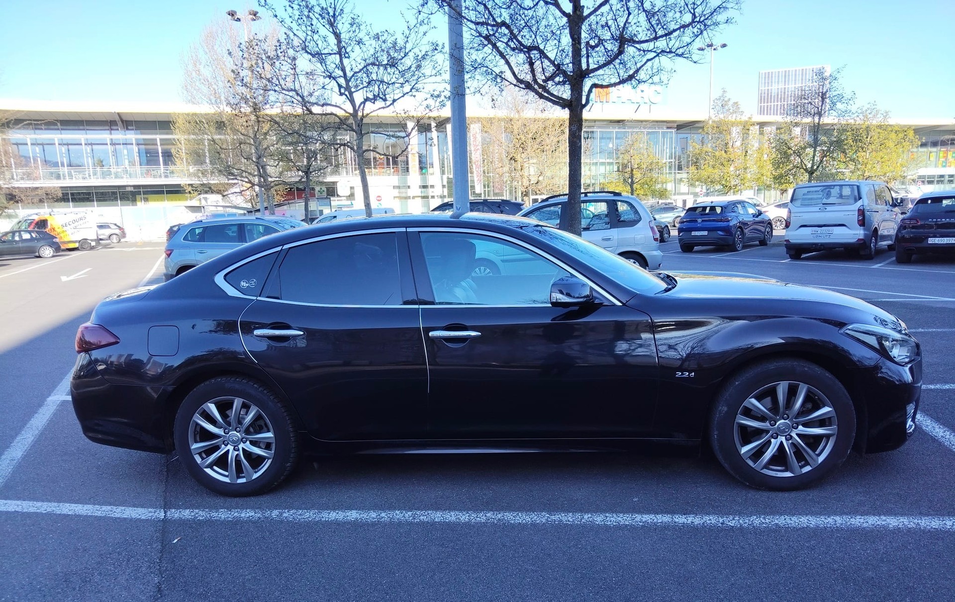 INFINITI Q70 2.2d Premium Executive Automatic-image-1