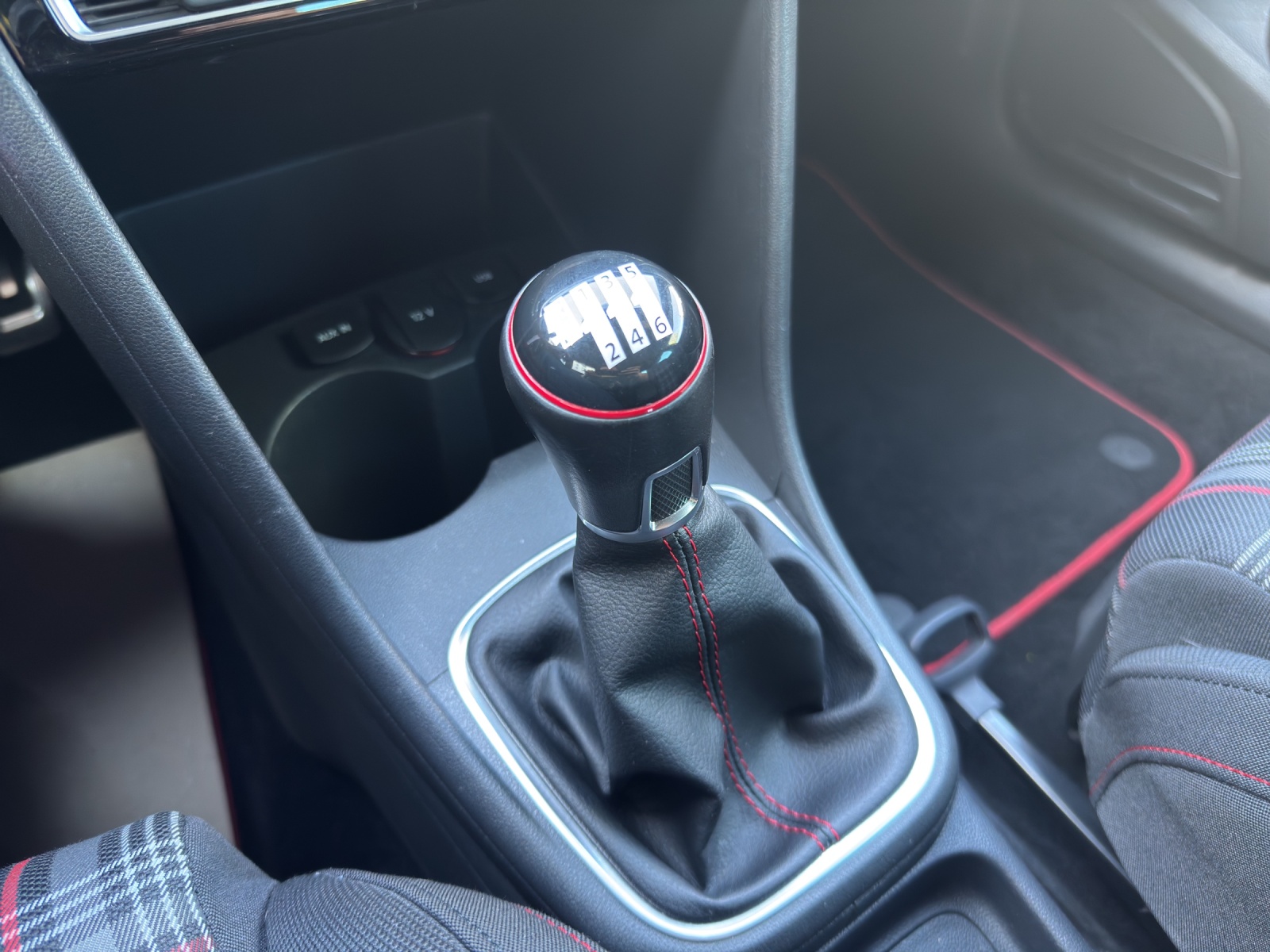 VW Polo 1.8 TSI GTI-image-25