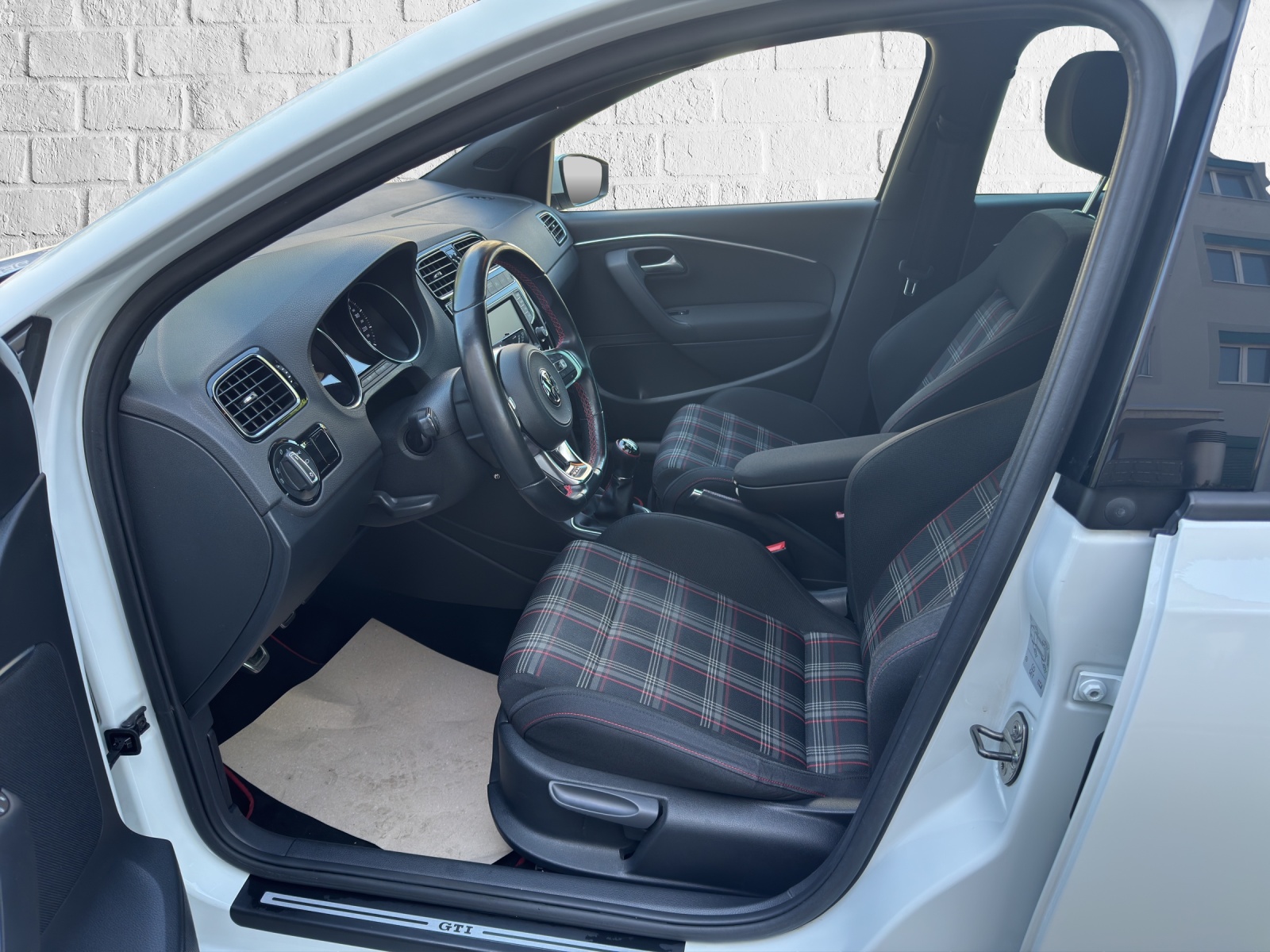 VW Polo 1.8 TSI GTI-image-8