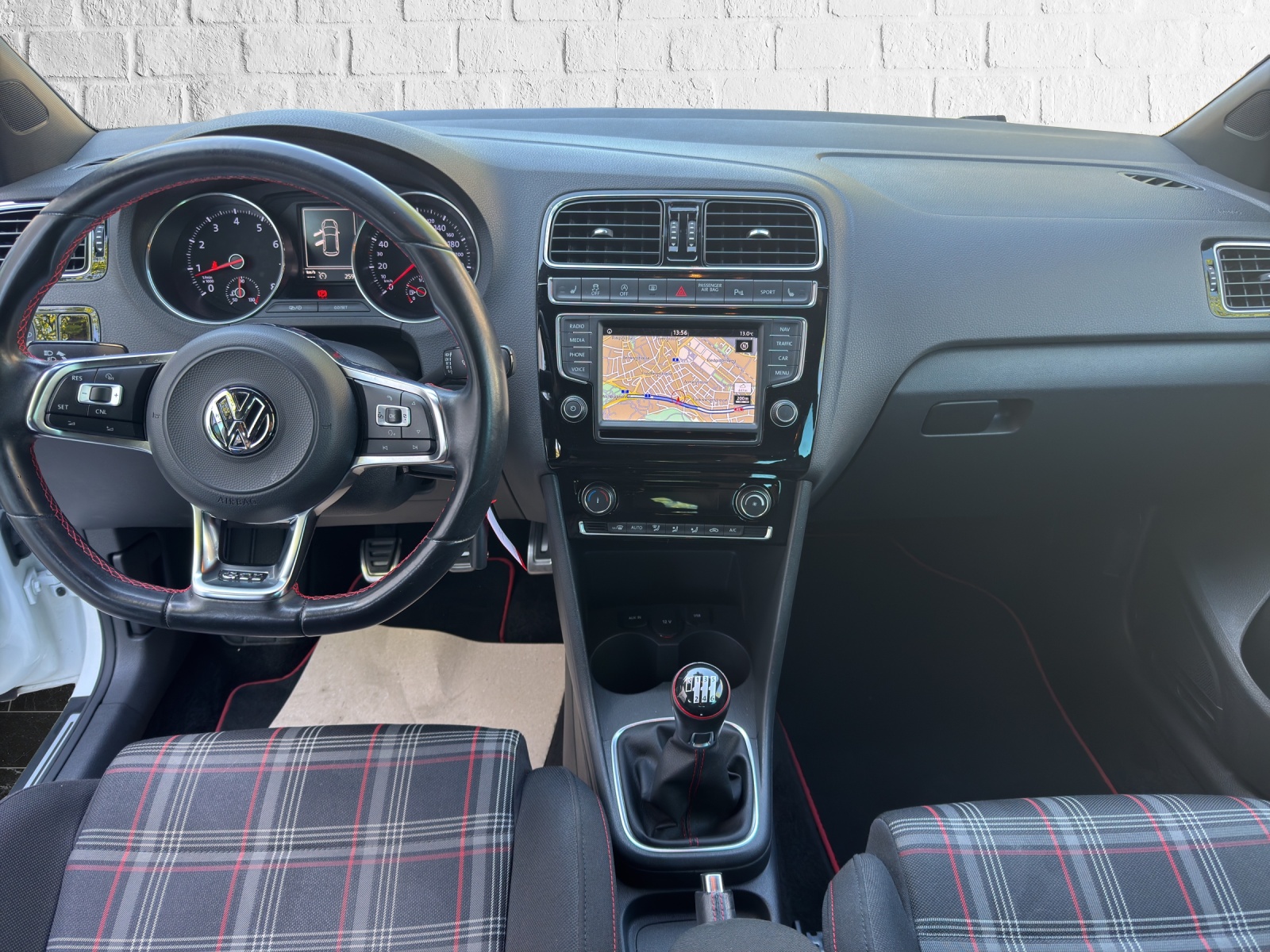 VW Polo 1.8 TSI GTI-image-11