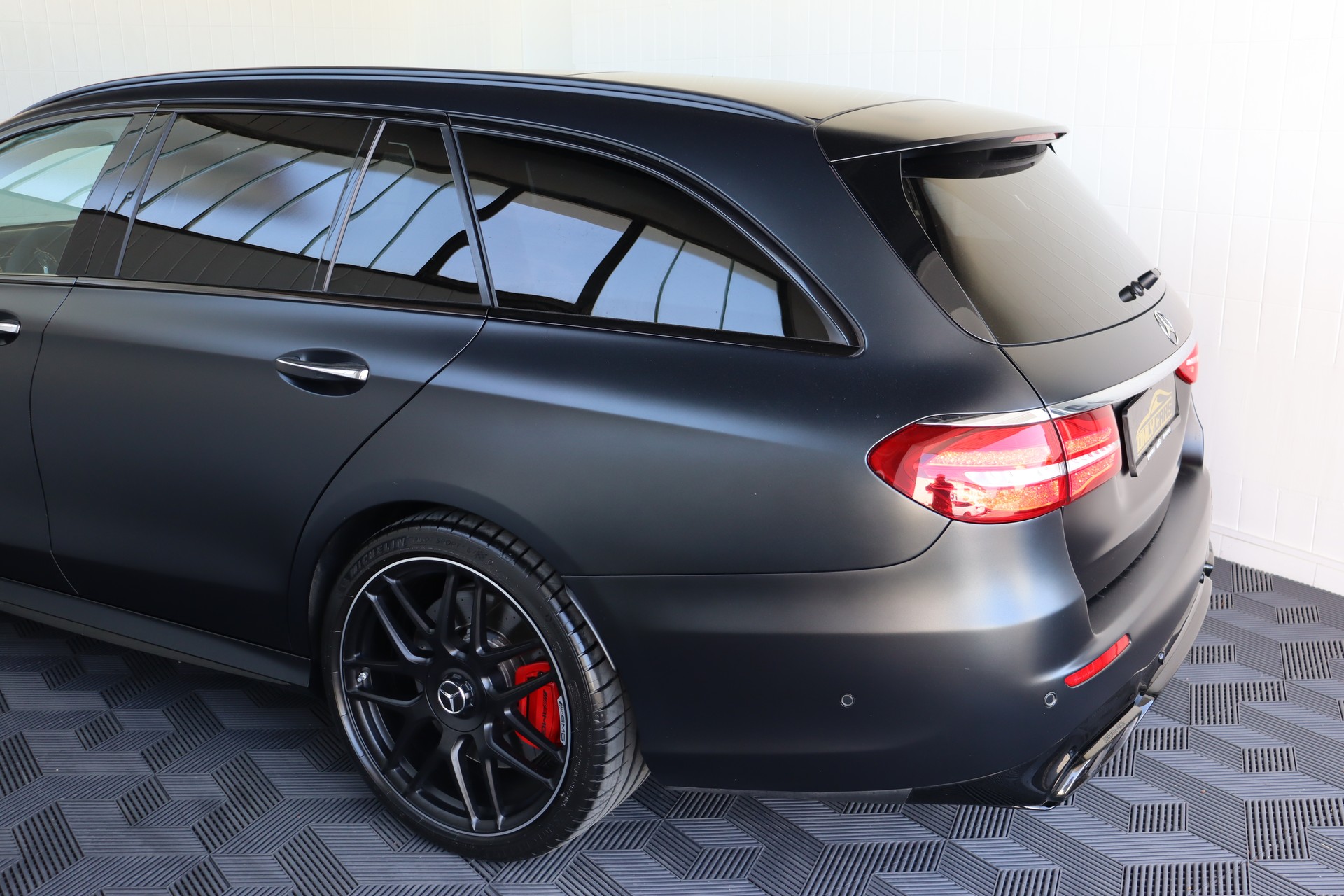 MERCEDES-BENZ E 63 AMG S EDITION 1 4 MATIC 9G-TRONIC-image-7