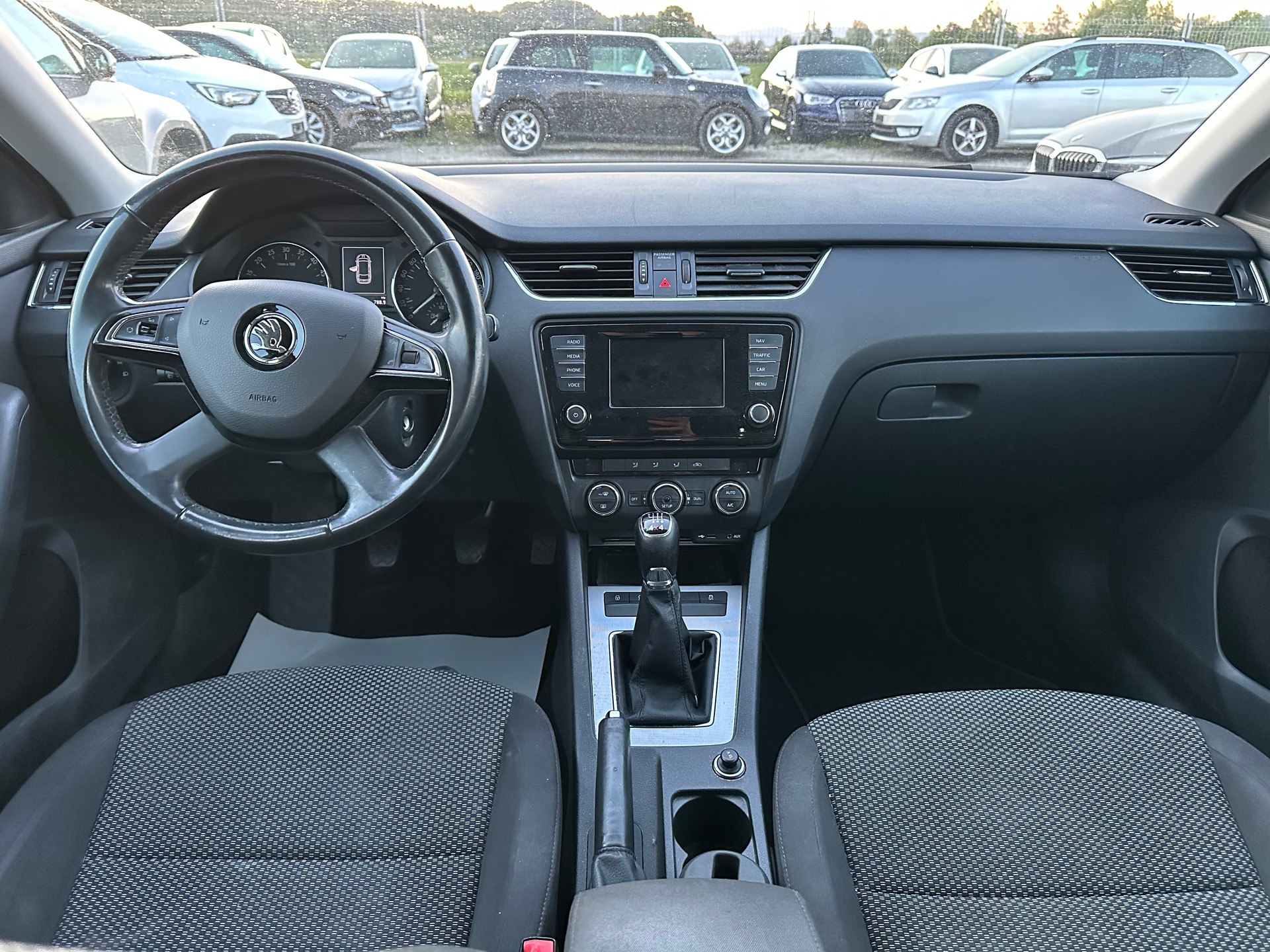 SKODA Octavia Combi 1.6 TDI Ambition 4x4-image-10