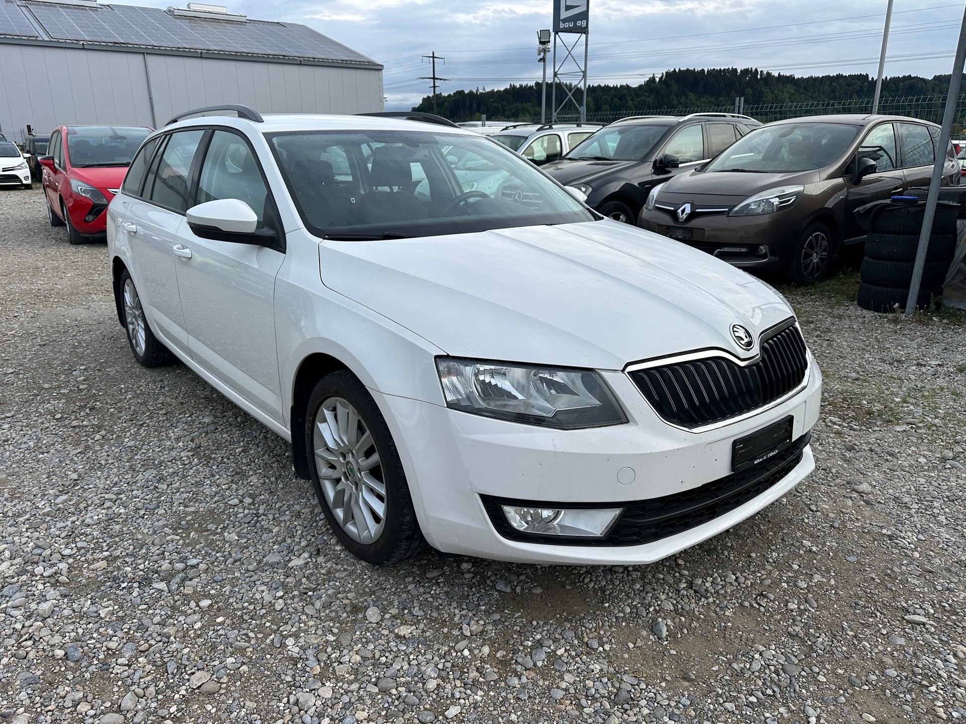 SKODA Octavia Combi 1.6 TDI Ambition 4x4-image-2
