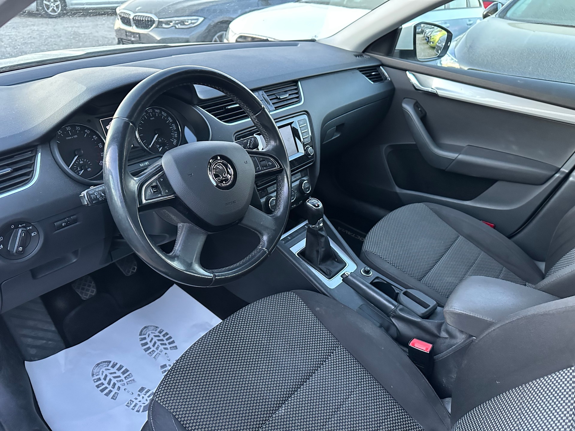 SKODA Octavia Combi 1.6 TDI Ambition 4x4-image-12