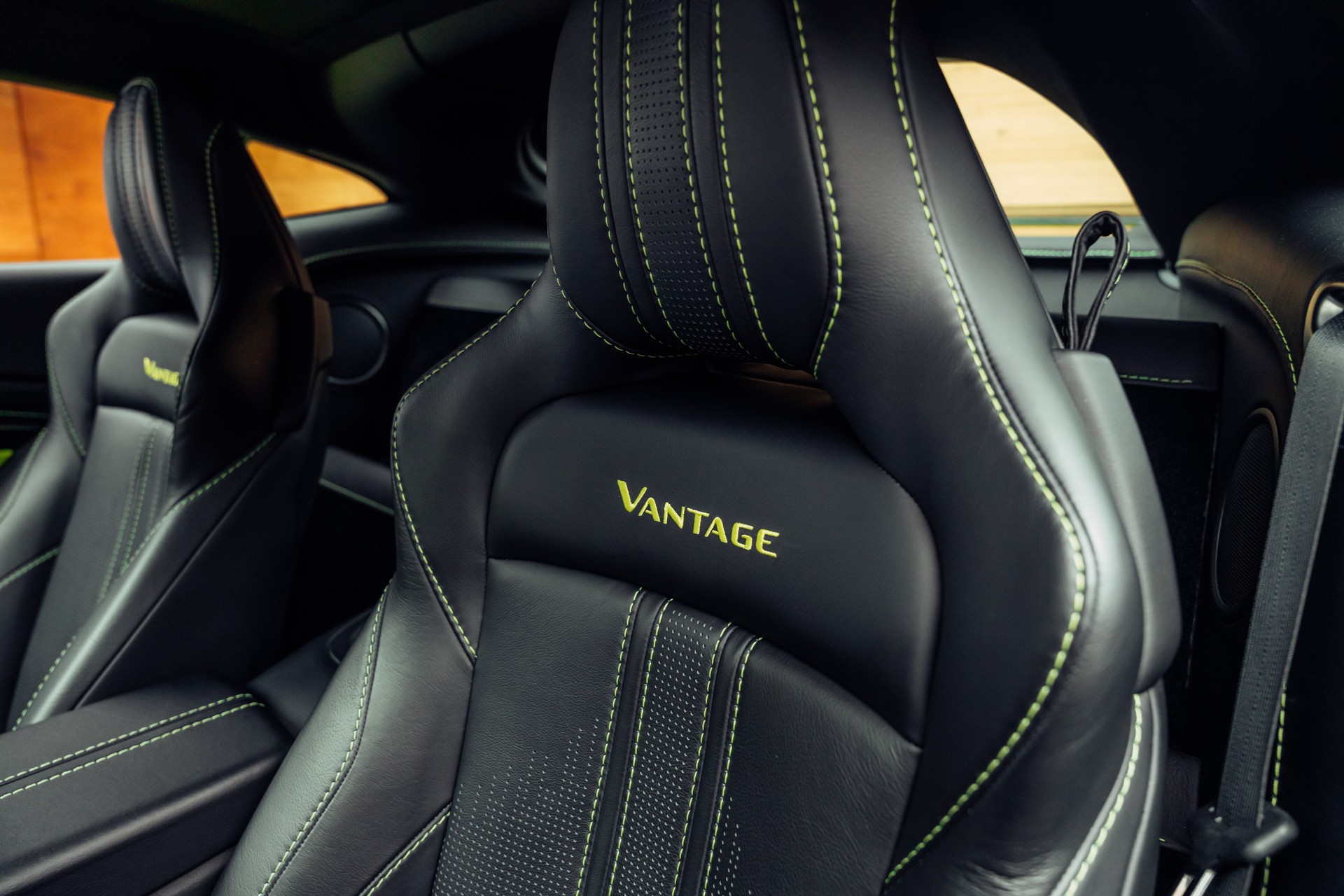 ASTON MARTIN V8 Vantage 4.0 Coupé F1 Look-image-9