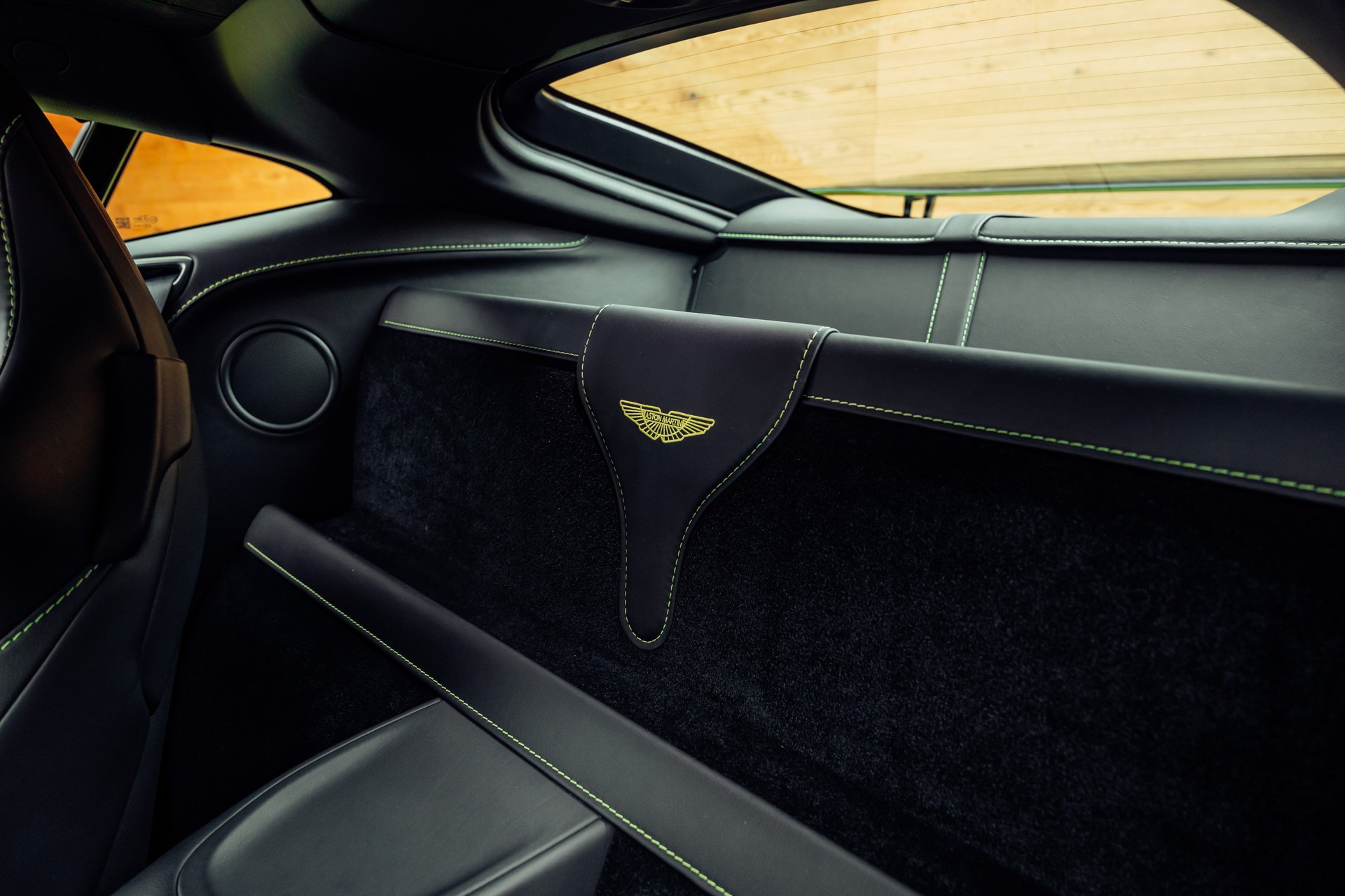 ASTON MARTIN V8 Vantage 4.0 Coupé F1 Look-image-8