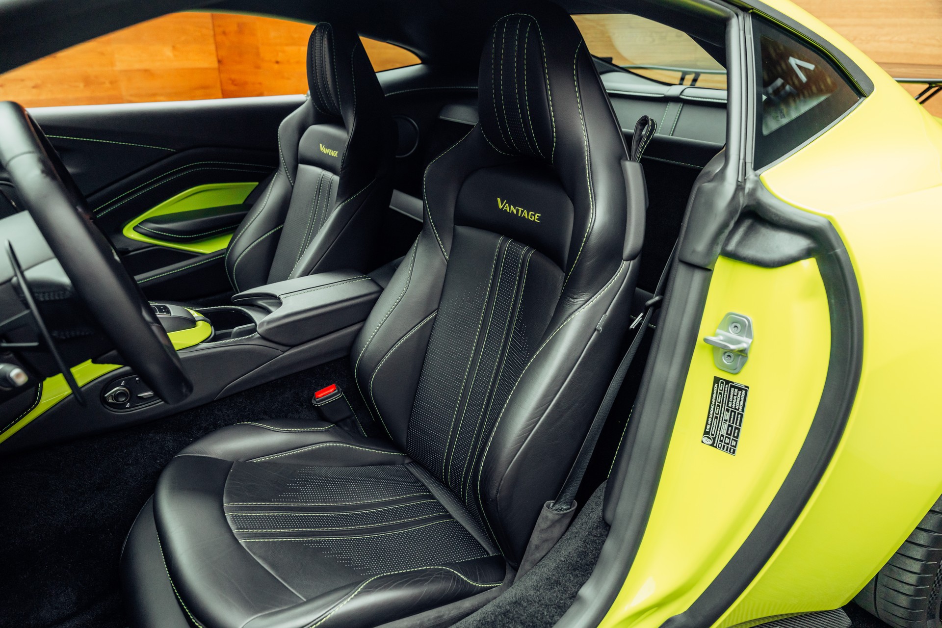 ASTON MARTIN V8 Vantage 4.0 Coupé F1 Look-image-6