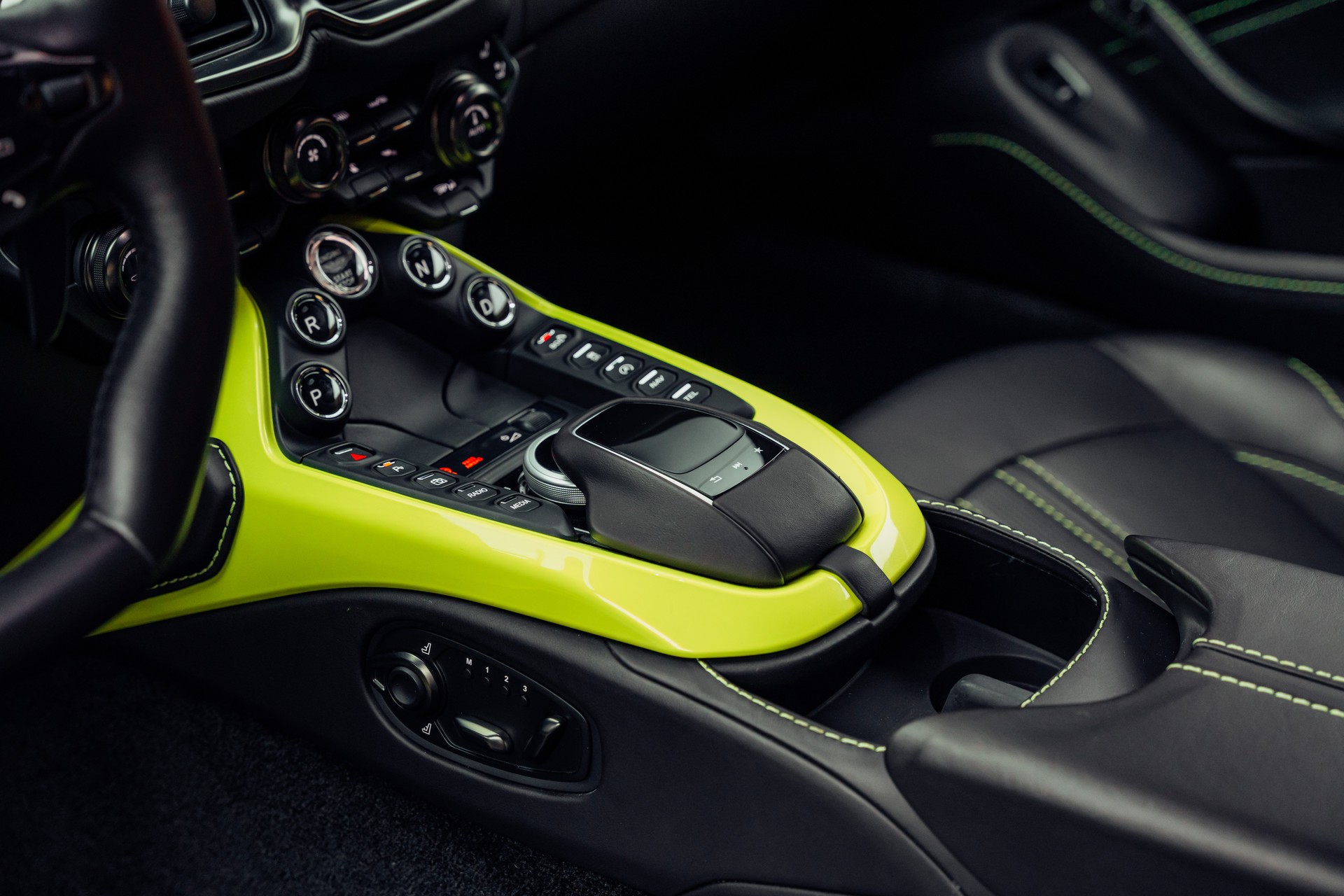ASTON MARTIN V8 Vantage 4.0 Coupé F1 Look-image-12
