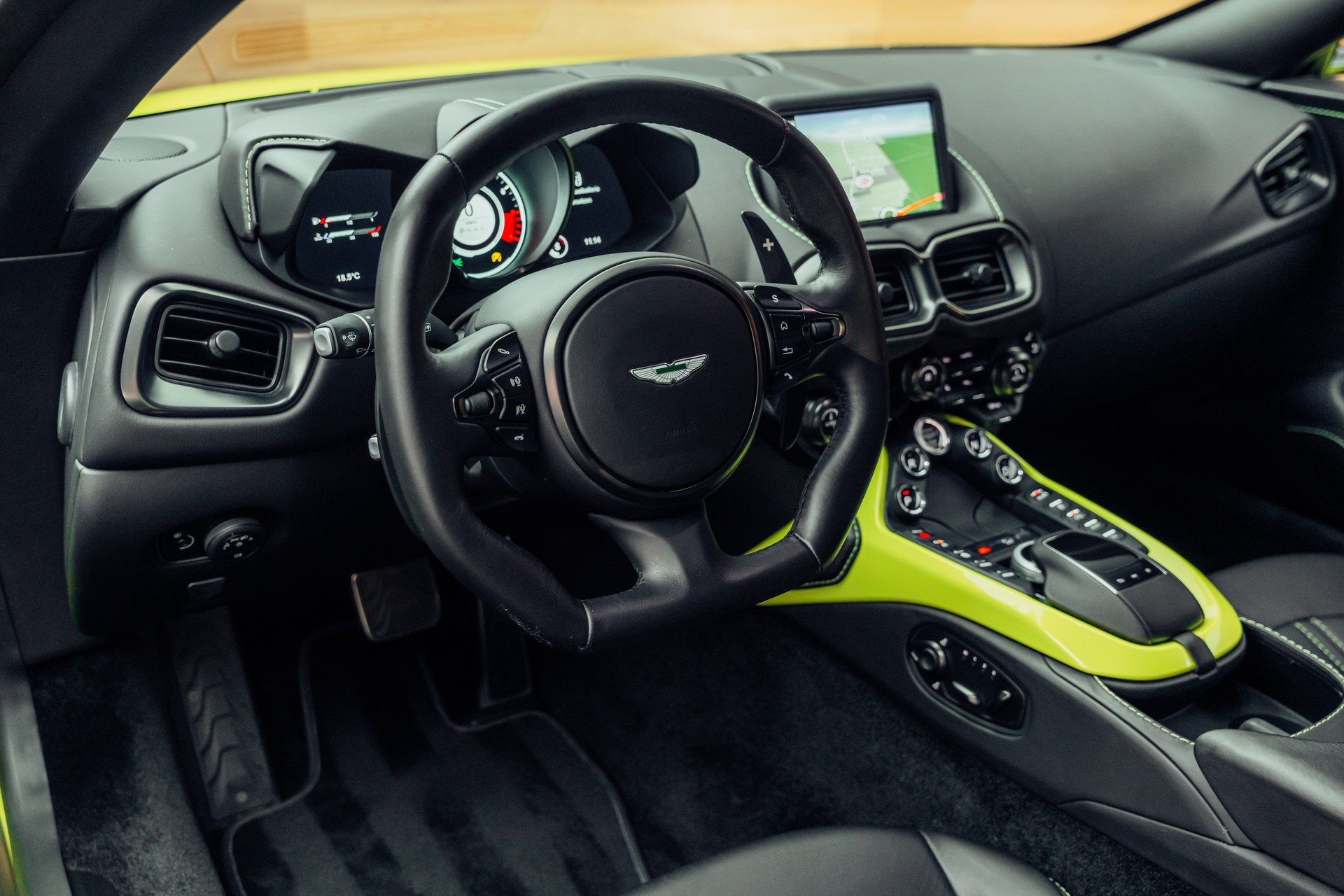 ASTON MARTIN V8 Vantage 4.0 Coupé F1 Look-image-4