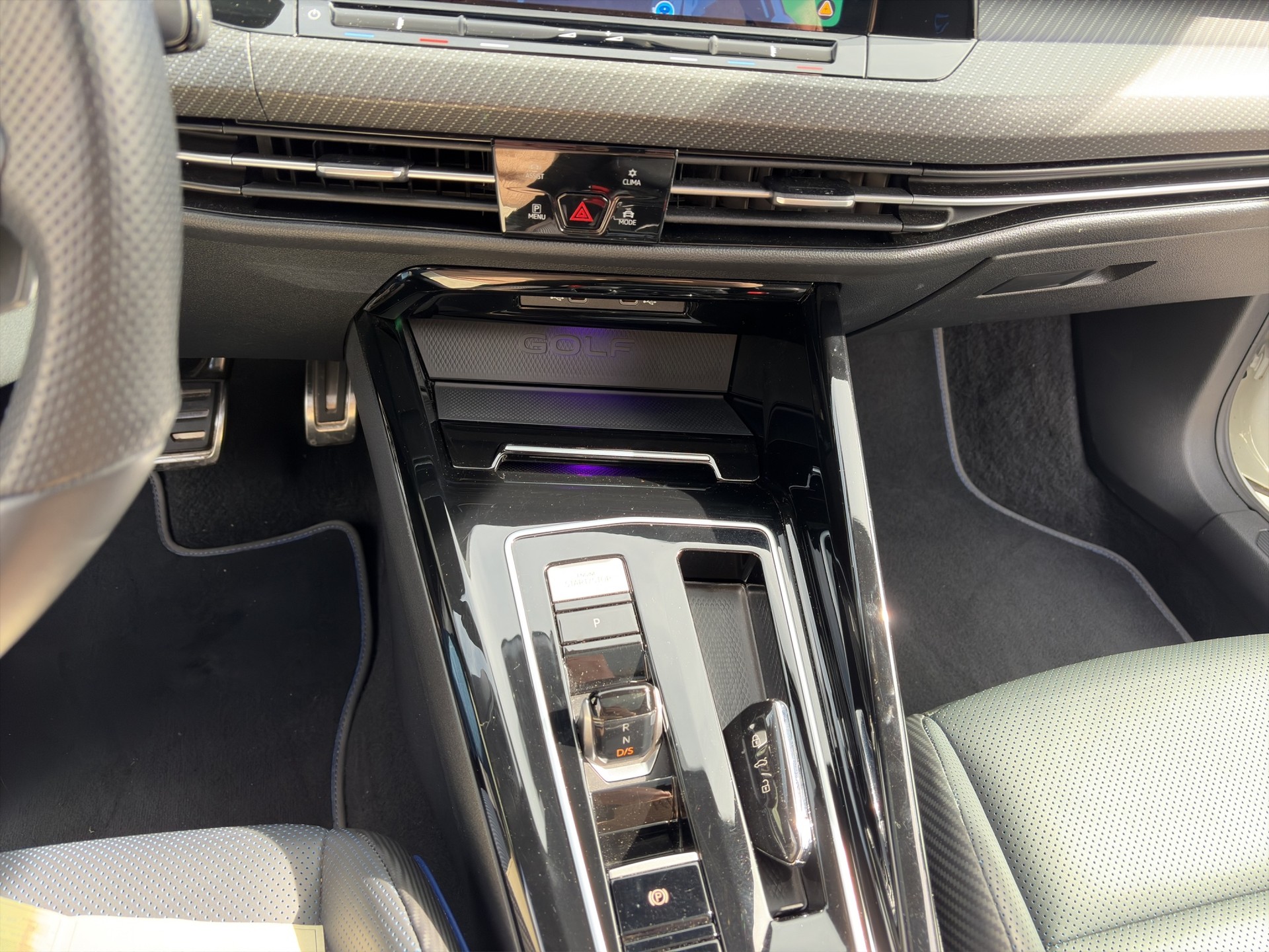 VW Golf 2.0 TSI R DSG 4Motion R Performance-image-23