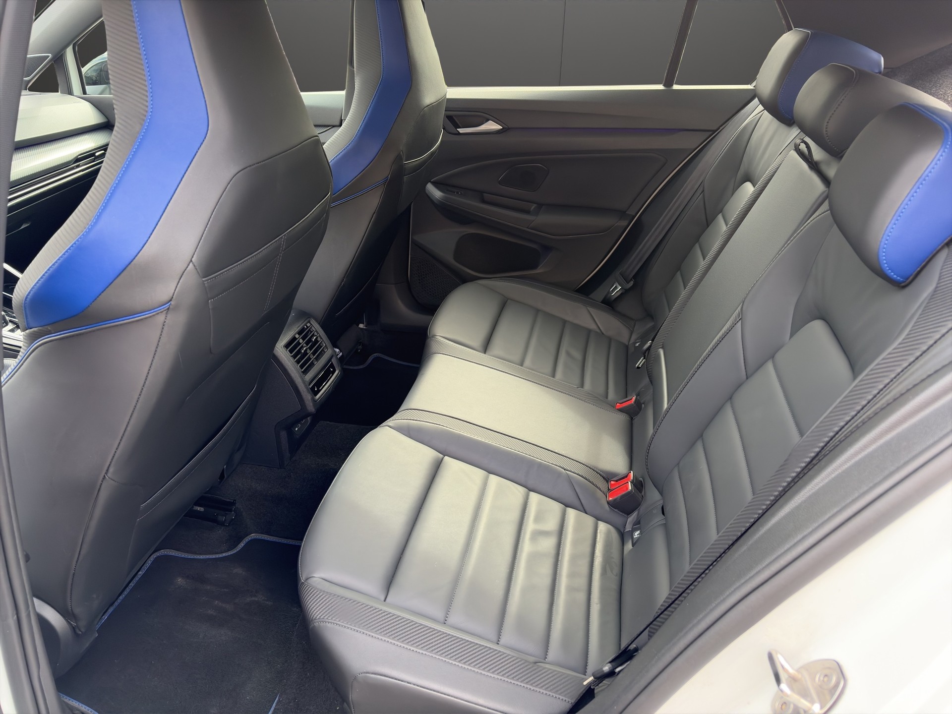 VW Golf 2.0 TSI R DSG 4Motion R Performance-image-14