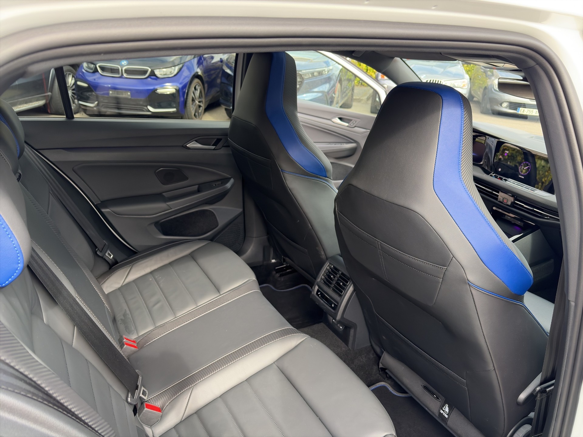 VW Golf 2.0 TSI R DSG 4Motion R Performance-image-16