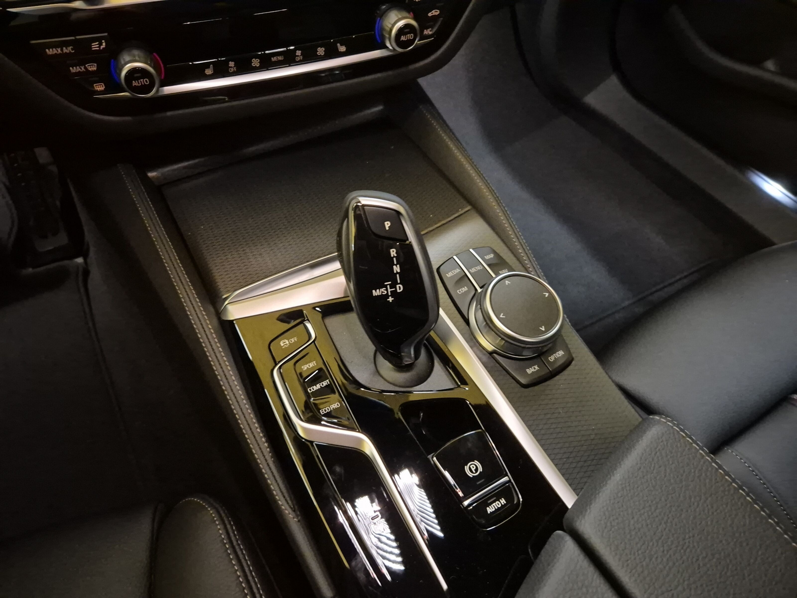 BMW 520d xDrive 48V Touring M Sport Pro Steptronic-image-13