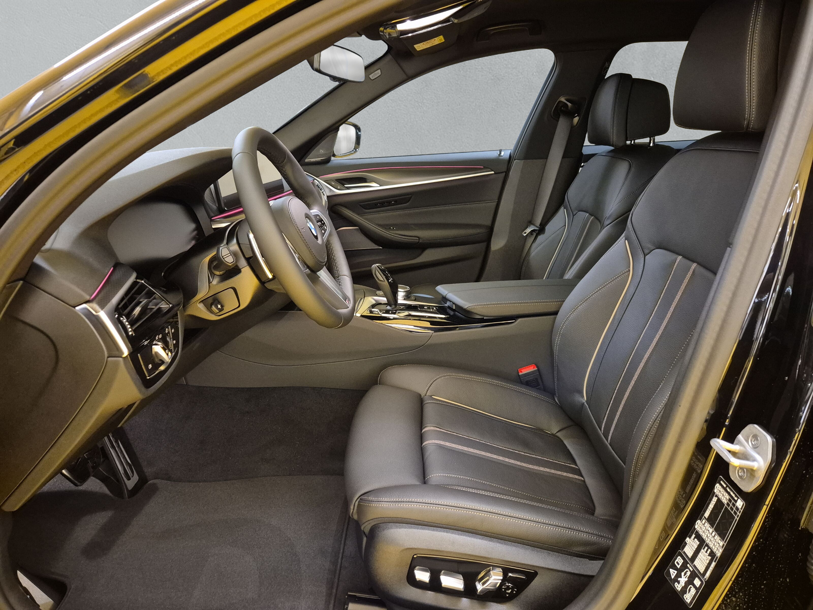 BMW 520d xDrive 48V Touring M Sport Pro Steptronic-image-5