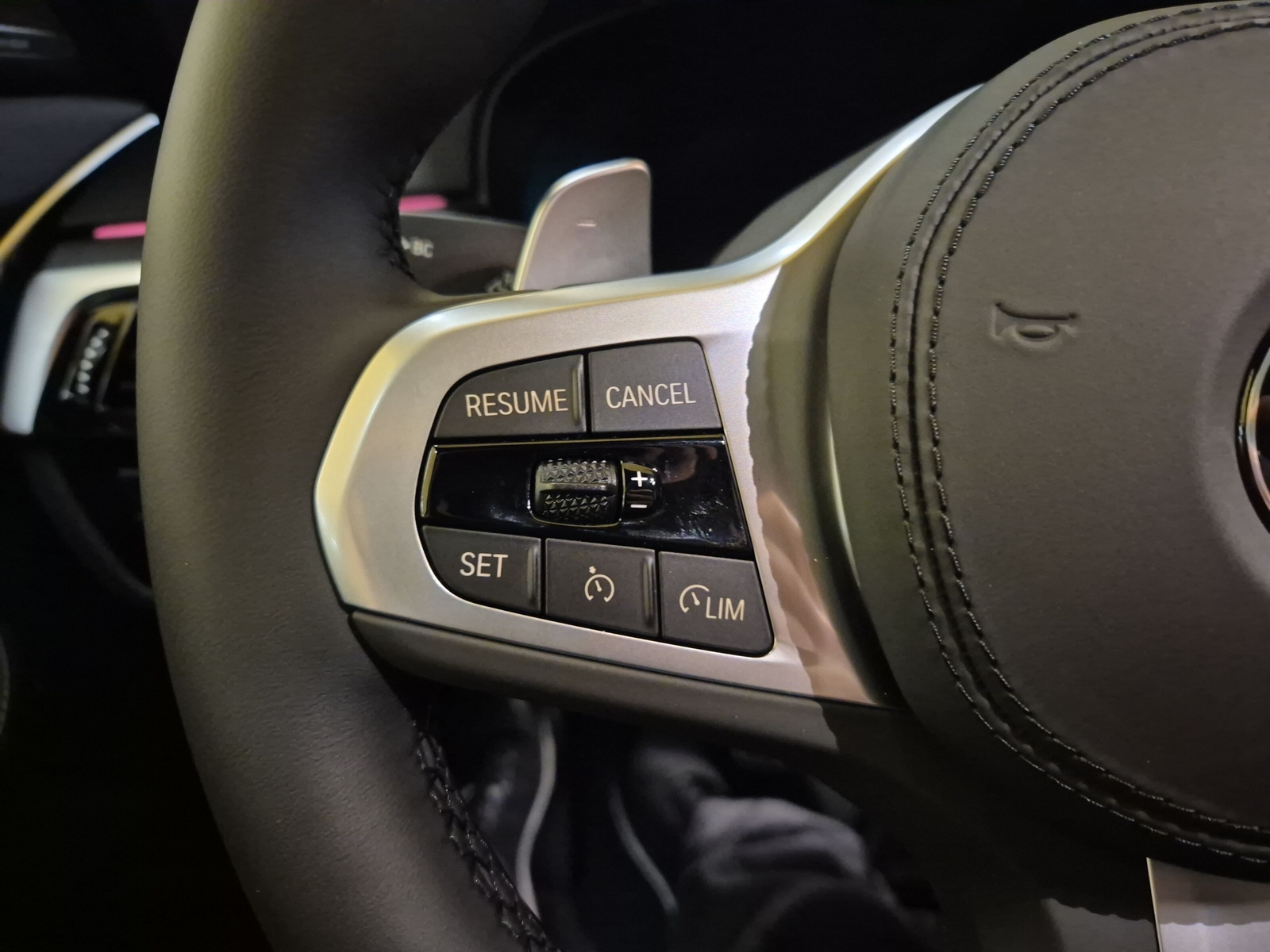 BMW 520d xDrive 48V Touring M Sport Pro Steptronic-image-10