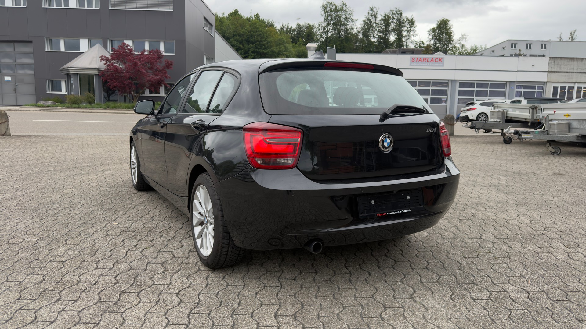BMW 118i Sport Line-showroom-element-2
