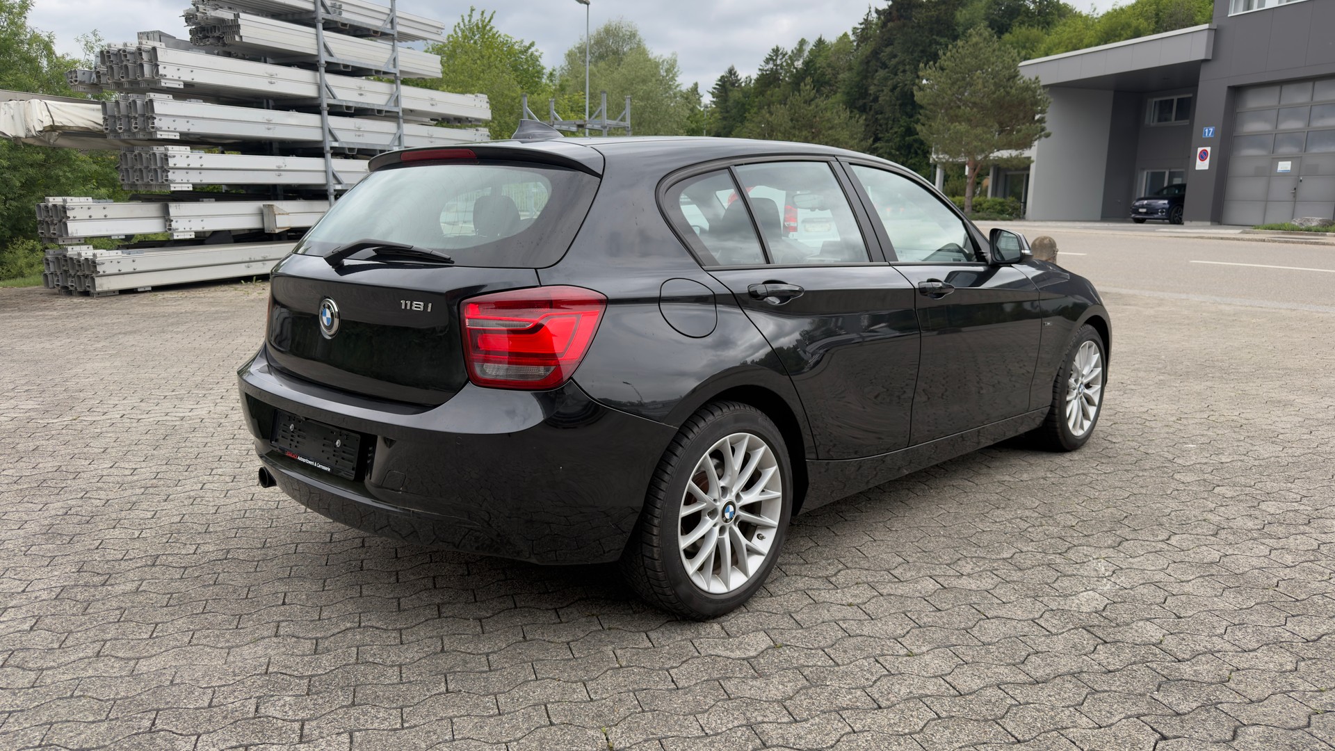 BMW 118i Sport Line-image-4