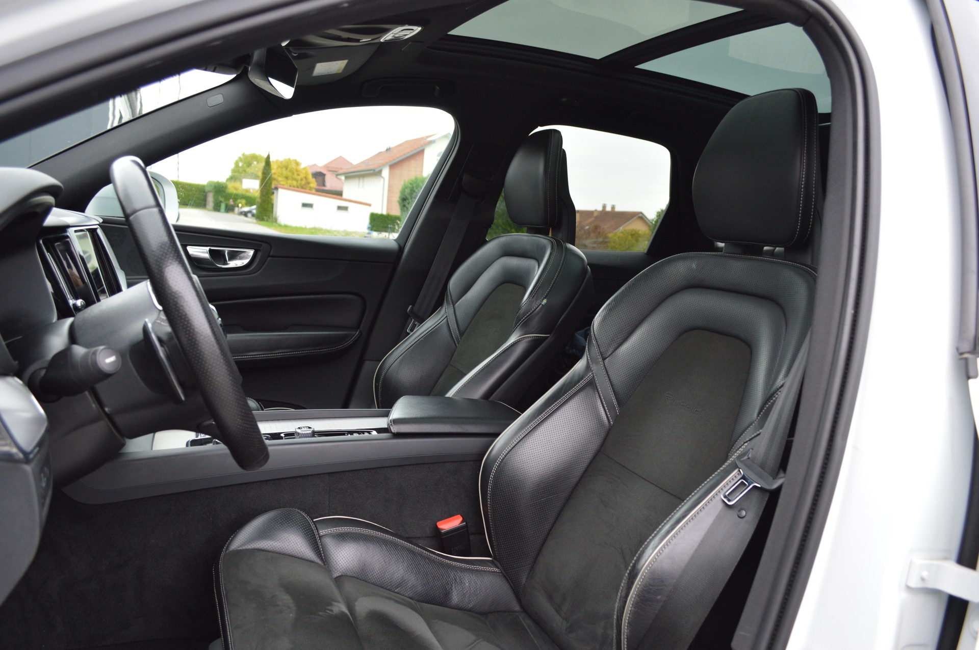 VOLVO XC60 T8 eAWD R-Design Geartronic-image-11