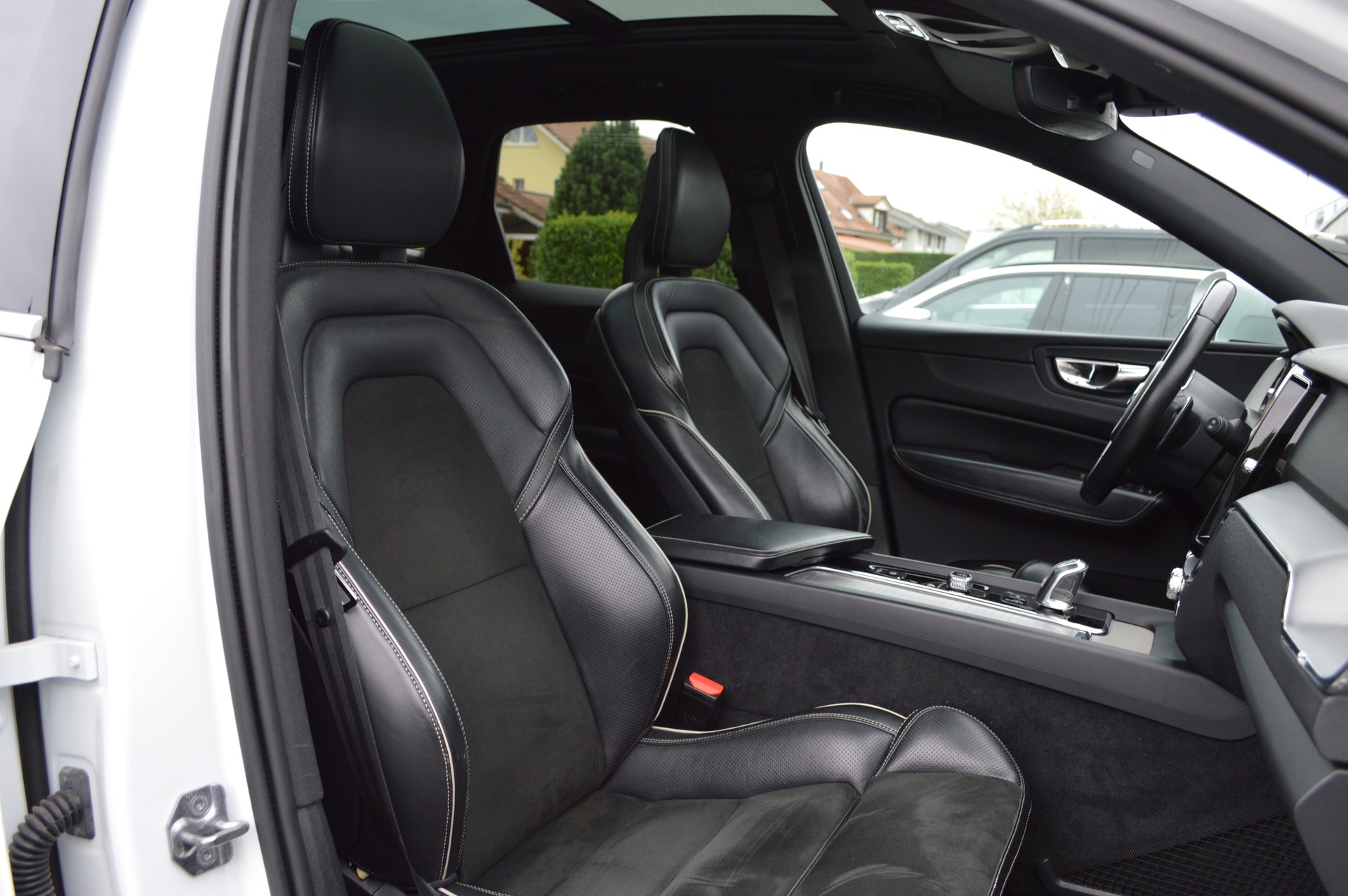 VOLVO XC60 T8 eAWD R-Design Geartronic-image-16