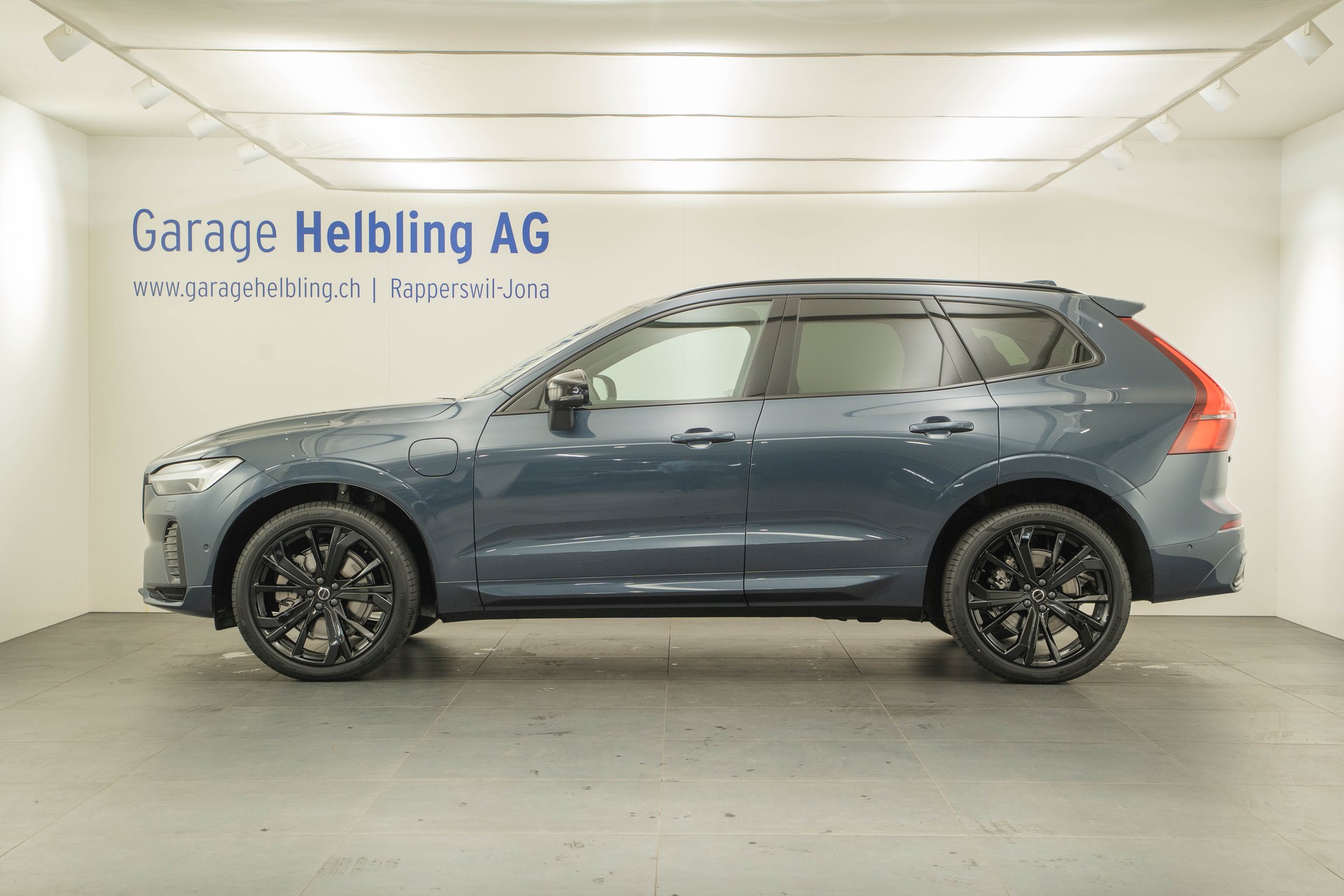 VOLVO XC60 2.0 T8 TE Black Edition eAWD-showroom-element-2