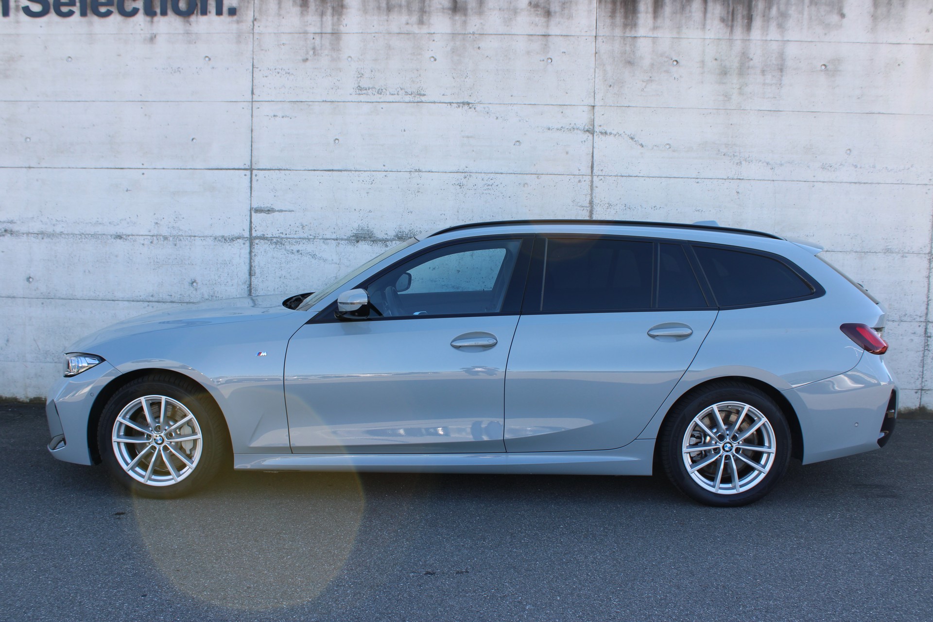 BMW 330d xDrive 48V Touring-showroom-element-3