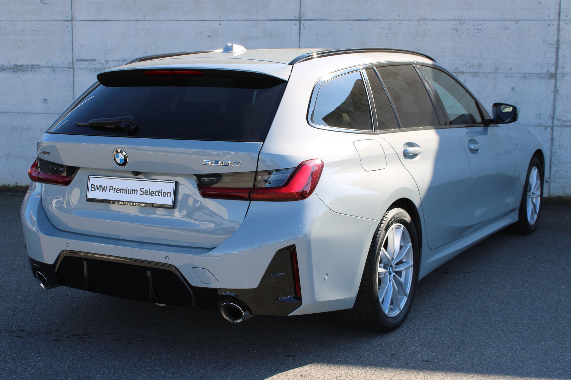 BMW 330d xDrive 48V Touring-image-4
