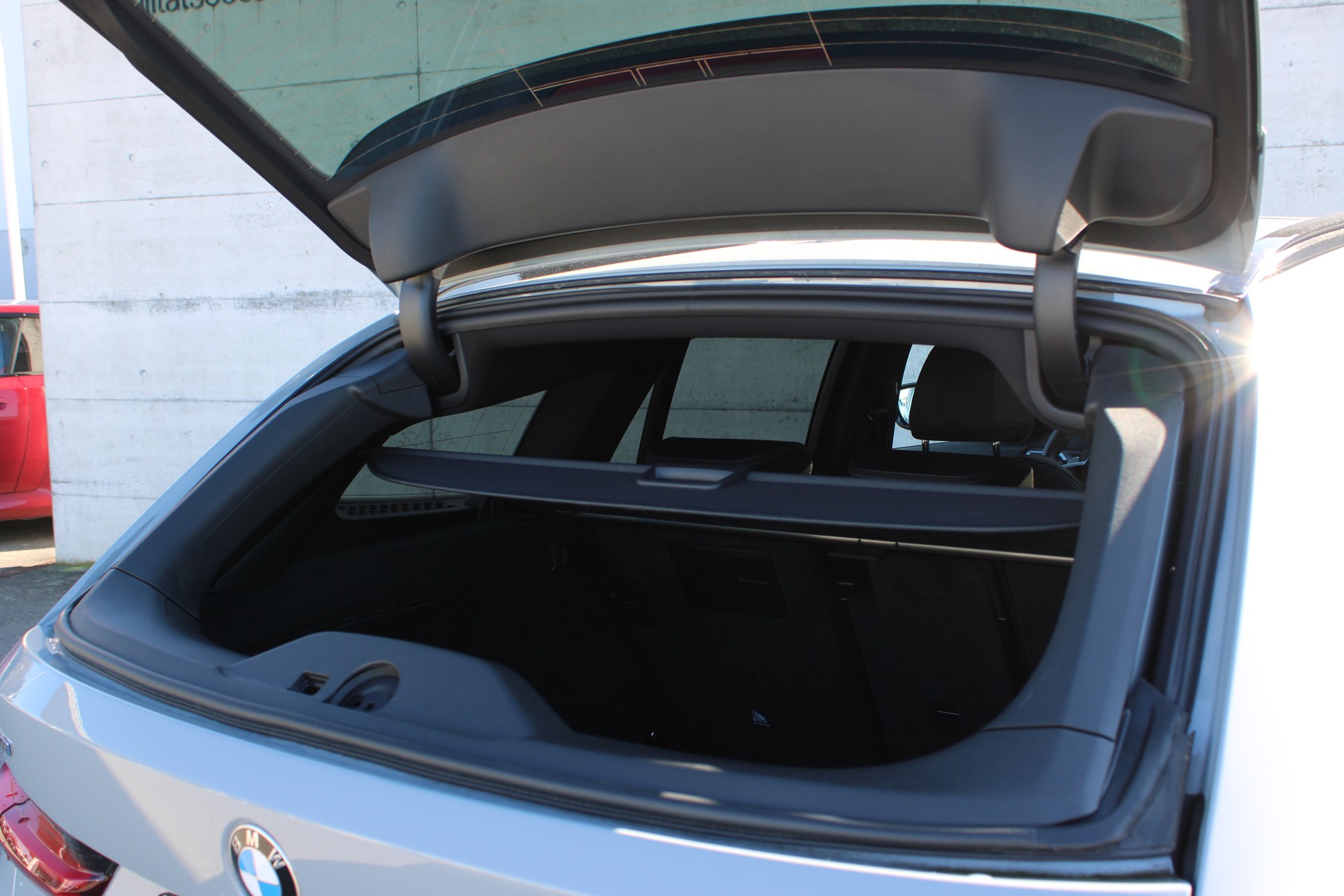 BMW 330d xDrive 48V Touring-image-16