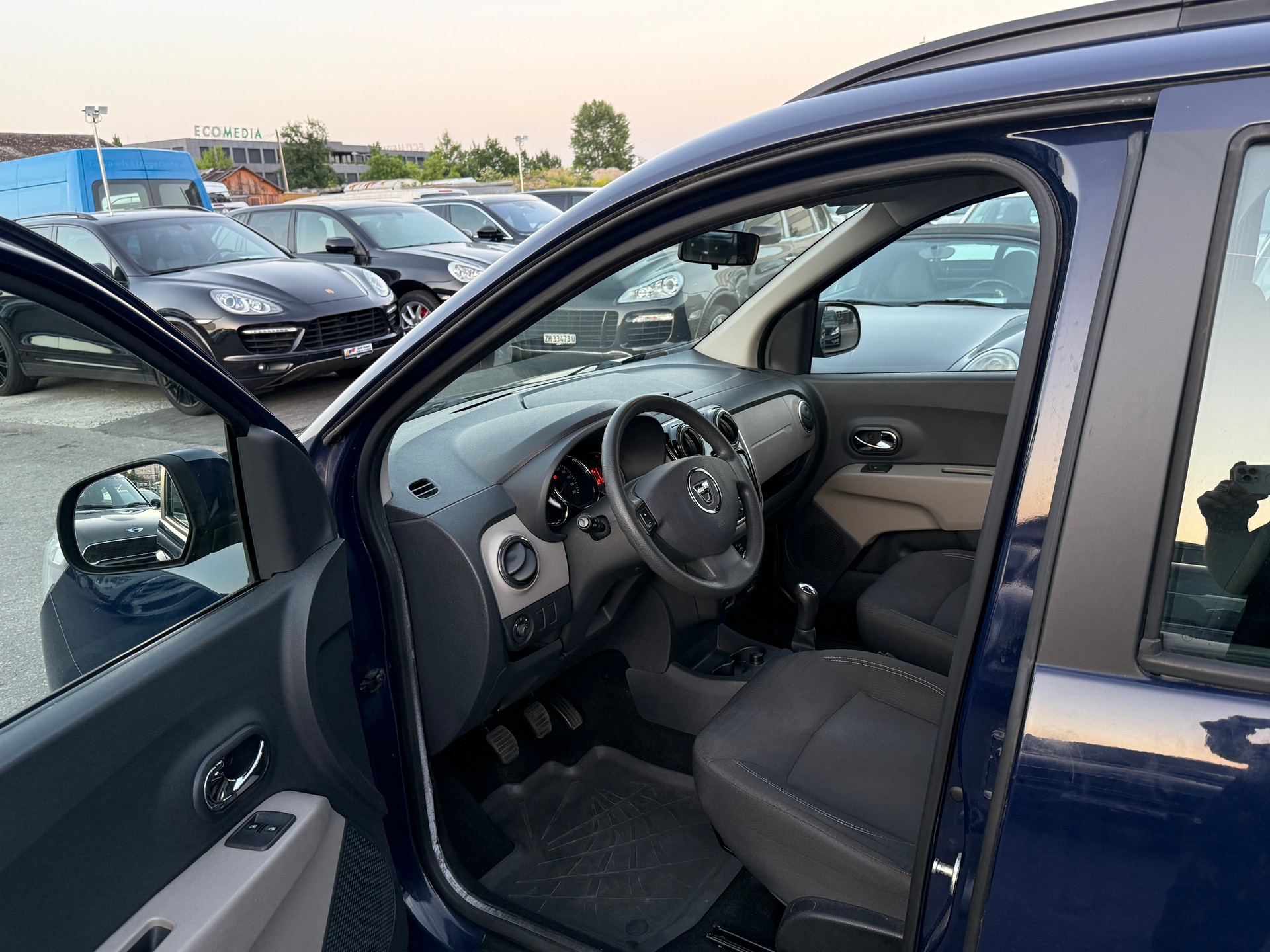 DACIA Lodgy 1.6 Ambiance / Frisch ab MFK & Service / 8-fach bereift / 7 Plätzer / 1.Hand / Zahnriemen ersetzt-image-8