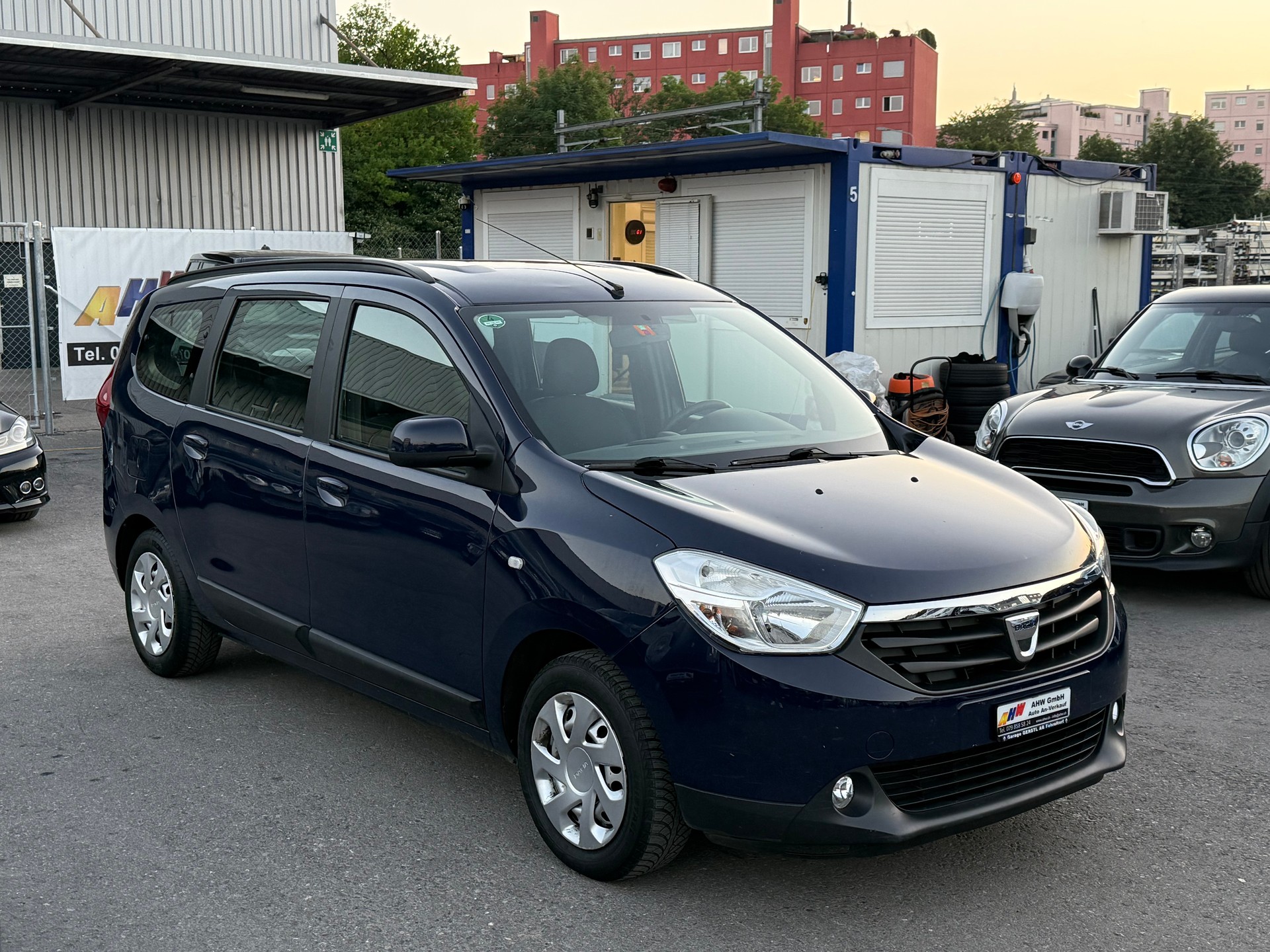 DACIA Lodgy 1.6 Ambiance / Frisch ab MFK & Service / 8-fach bereift / 7 Plätzer / 1.Hand / Zahnriemen ersetzt-image-2