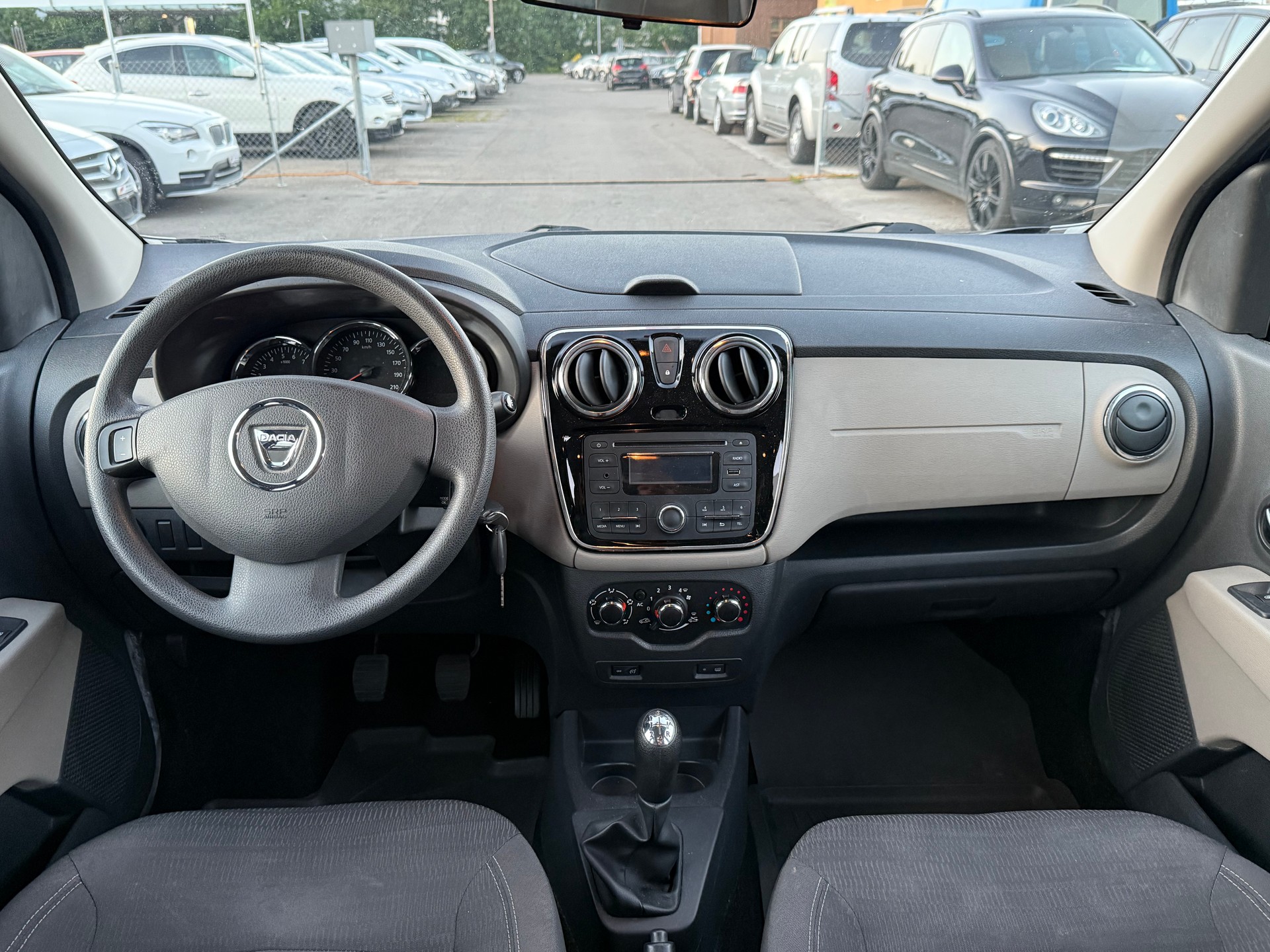 DACIA Lodgy 1.6 Ambiance / Frisch ab MFK & Service / 8-fach bereift / 7 Plätzer / 1.Hand / Zahnriemen ersetzt-image-7
