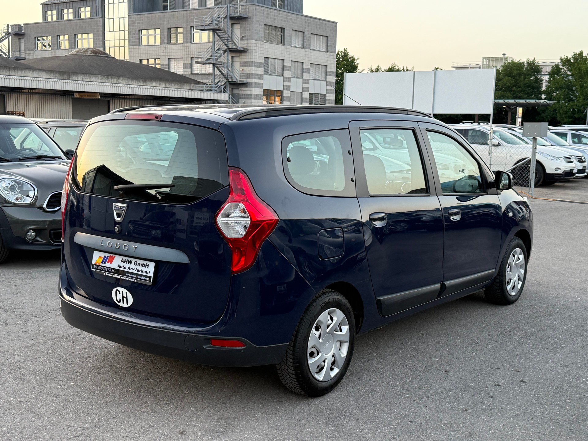 DACIA Lodgy 1.6 Ambiance / Frisch ab MFK & Service / 8-fach bereift / 7 Plätzer / 1.Hand / Zahnriemen ersetzt-image-3