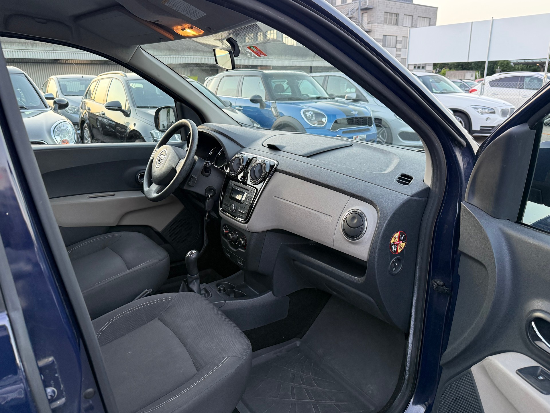 DACIA Lodgy 1.6 Ambiance / Frisch ab MFK & Service / 8-fach bereift / 7 Plätzer / 1.Hand / Zahnriemen ersetzt-image-6