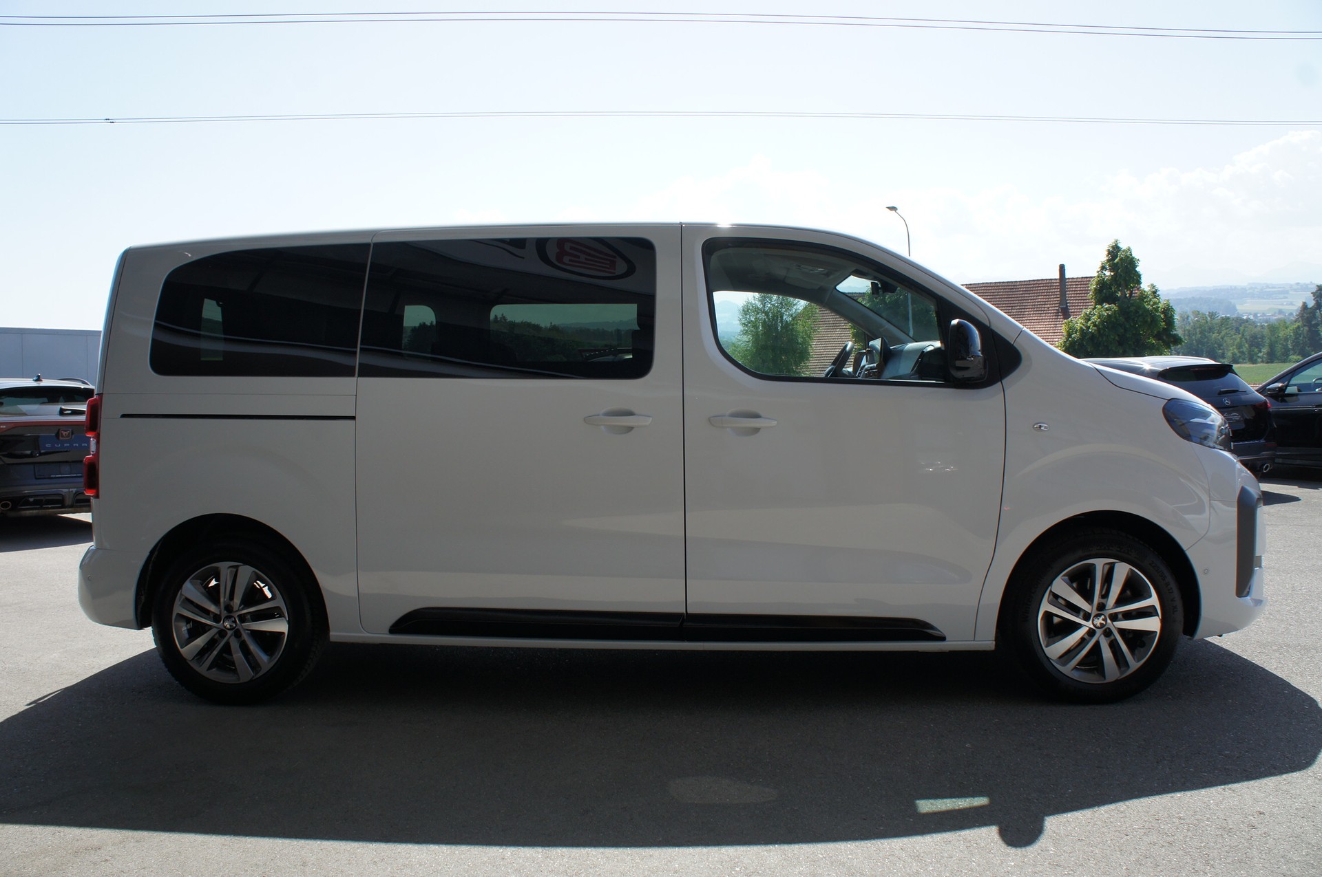 PEUGEOT Traveller 2.0 BlueHDi Business Standard EAT8-image-5